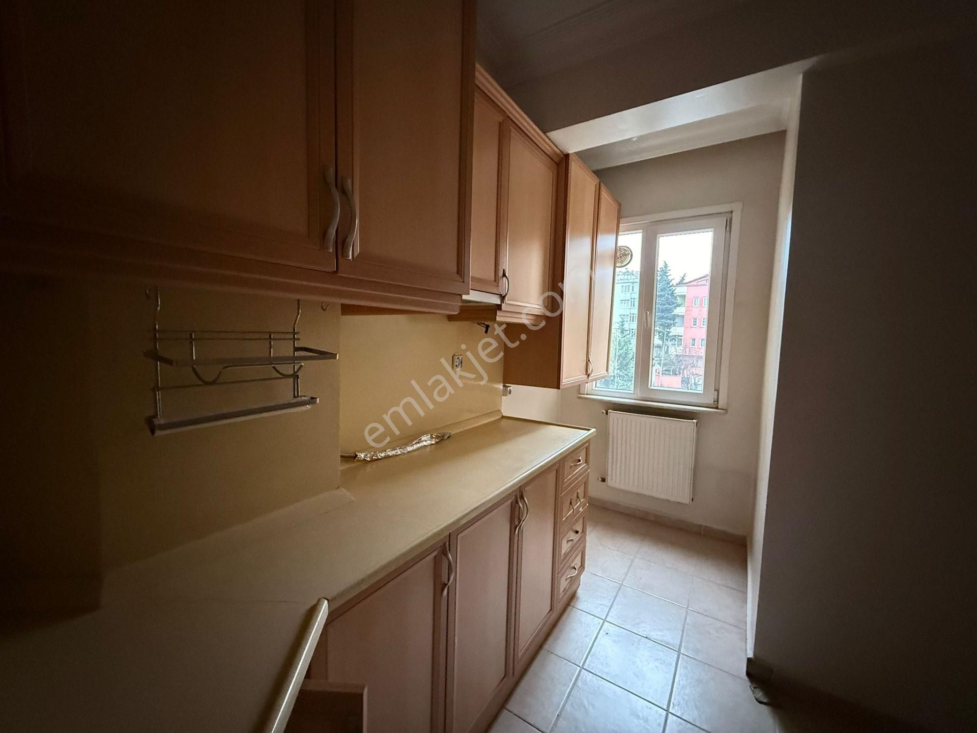 Şimşek Yuva Sitesi 'nde Kısmi Boğaz Manzaralı 3+1 Kiralık Daire - Görsel 8