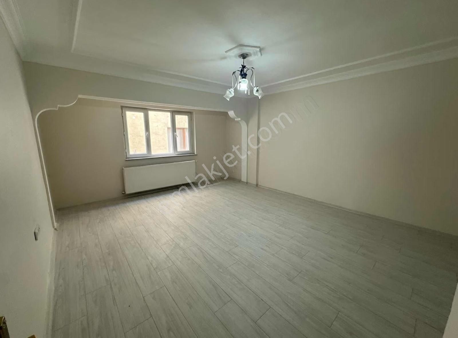 Arnavutköy Metro Karşısı Asansörlü 2+1 100 M² Kiralık Daire