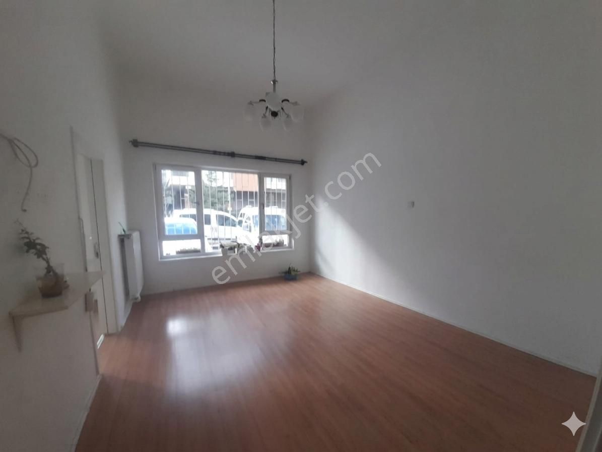 Dikmen Cd.'ne Paralel Sk.ta Ferah Ve Çok Uygun Kiralı 2+1 Daire