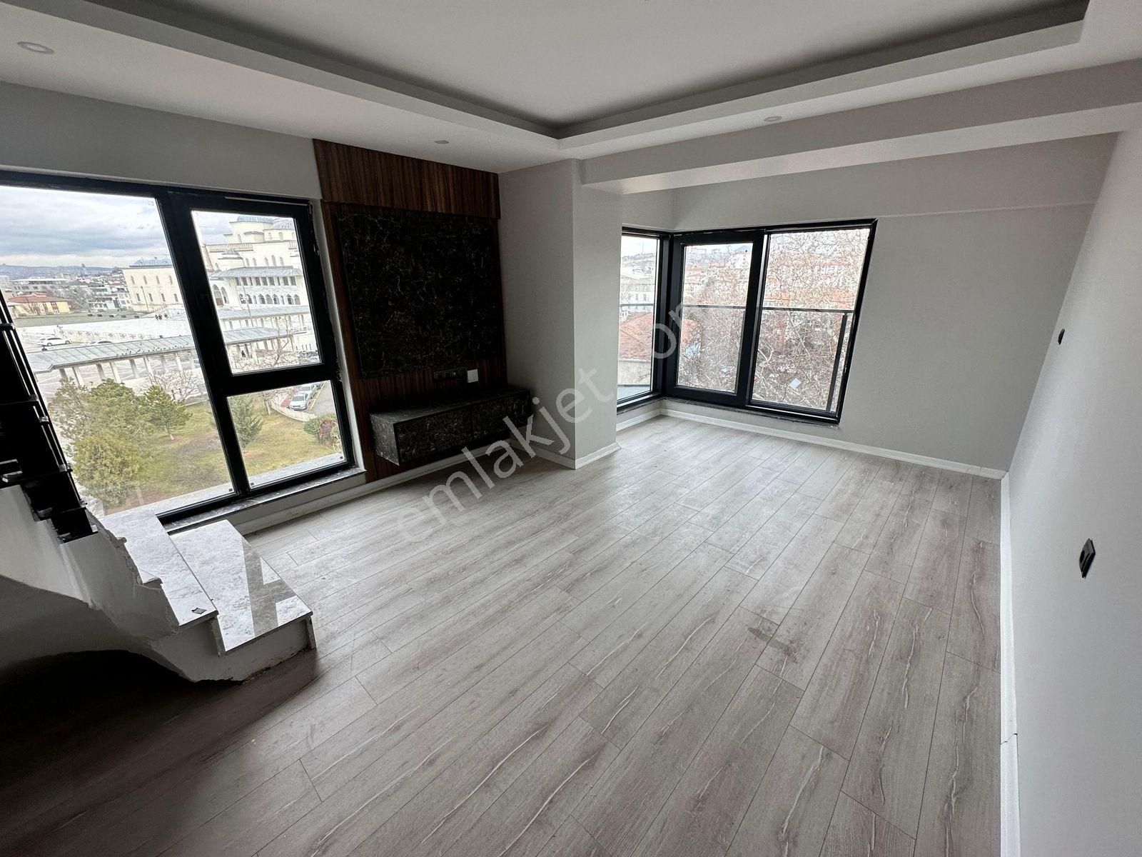 Kavaklıdere Bardacık Sokakta Şehir Manzaralı Sıfır 2+1 Dublex - Görsel 13