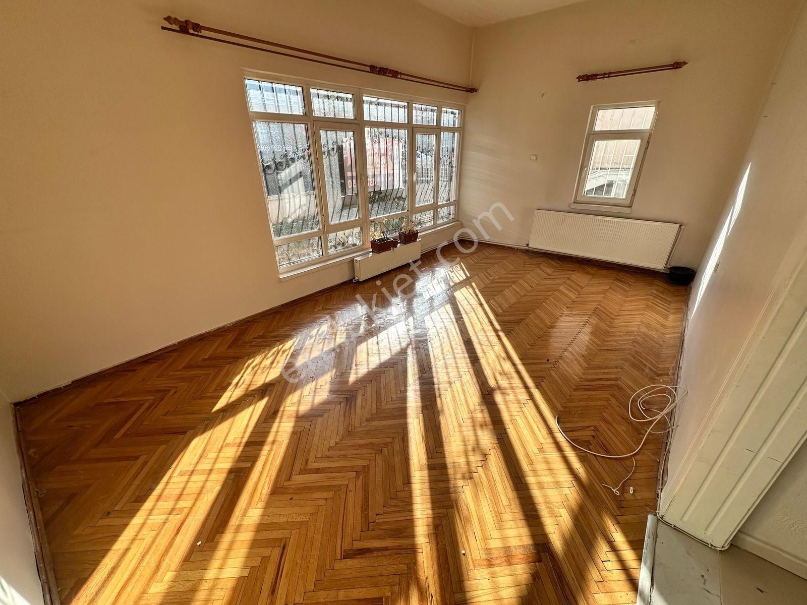 Reşit Galip Paraleli, Büyük Kolej Yakını 3+1 Kiralık Daire