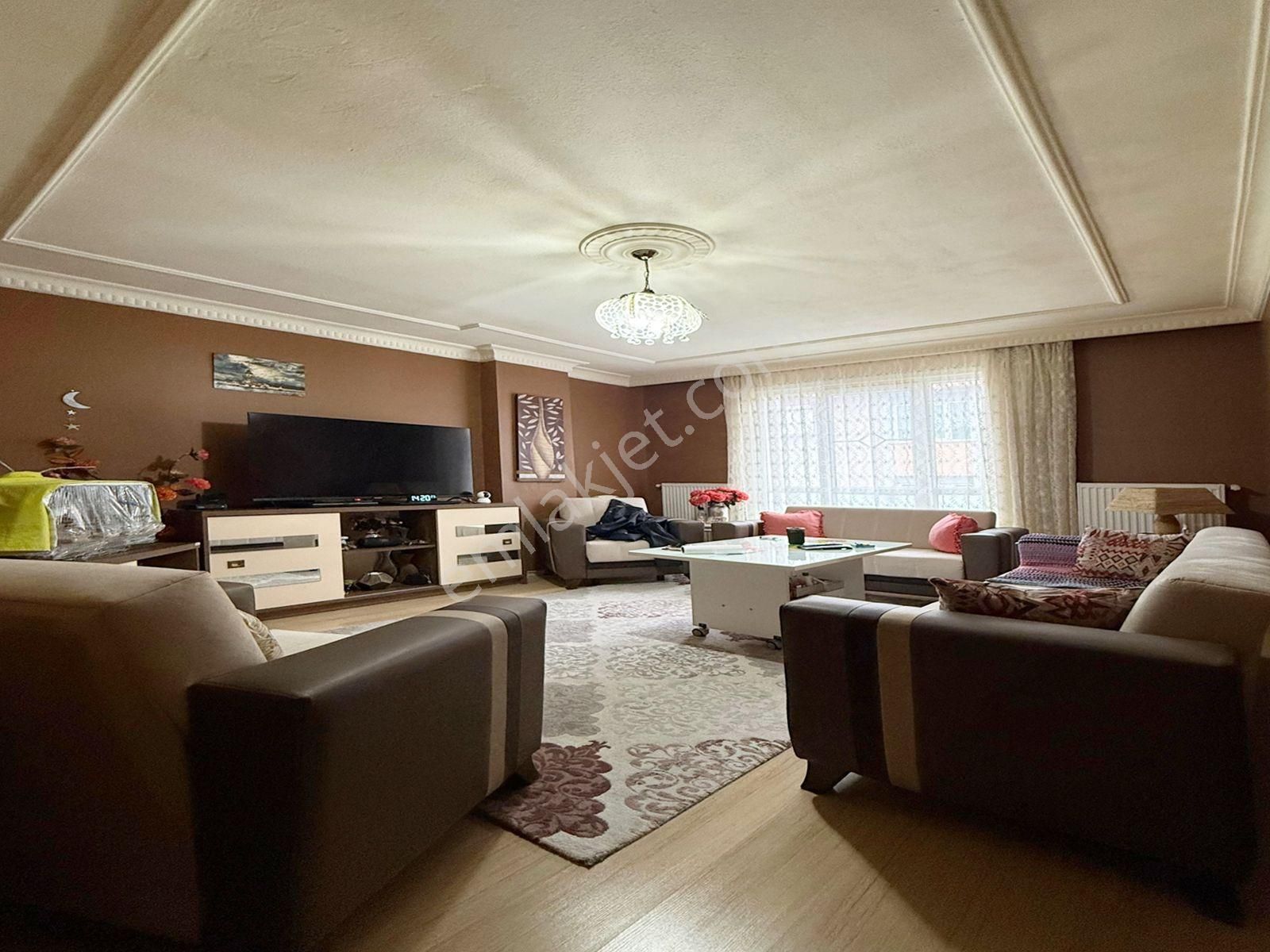 Mehmet Akif Ersoy Mahallesi 2+1 Satılık Daire Metrobüs 10 Dk !!!