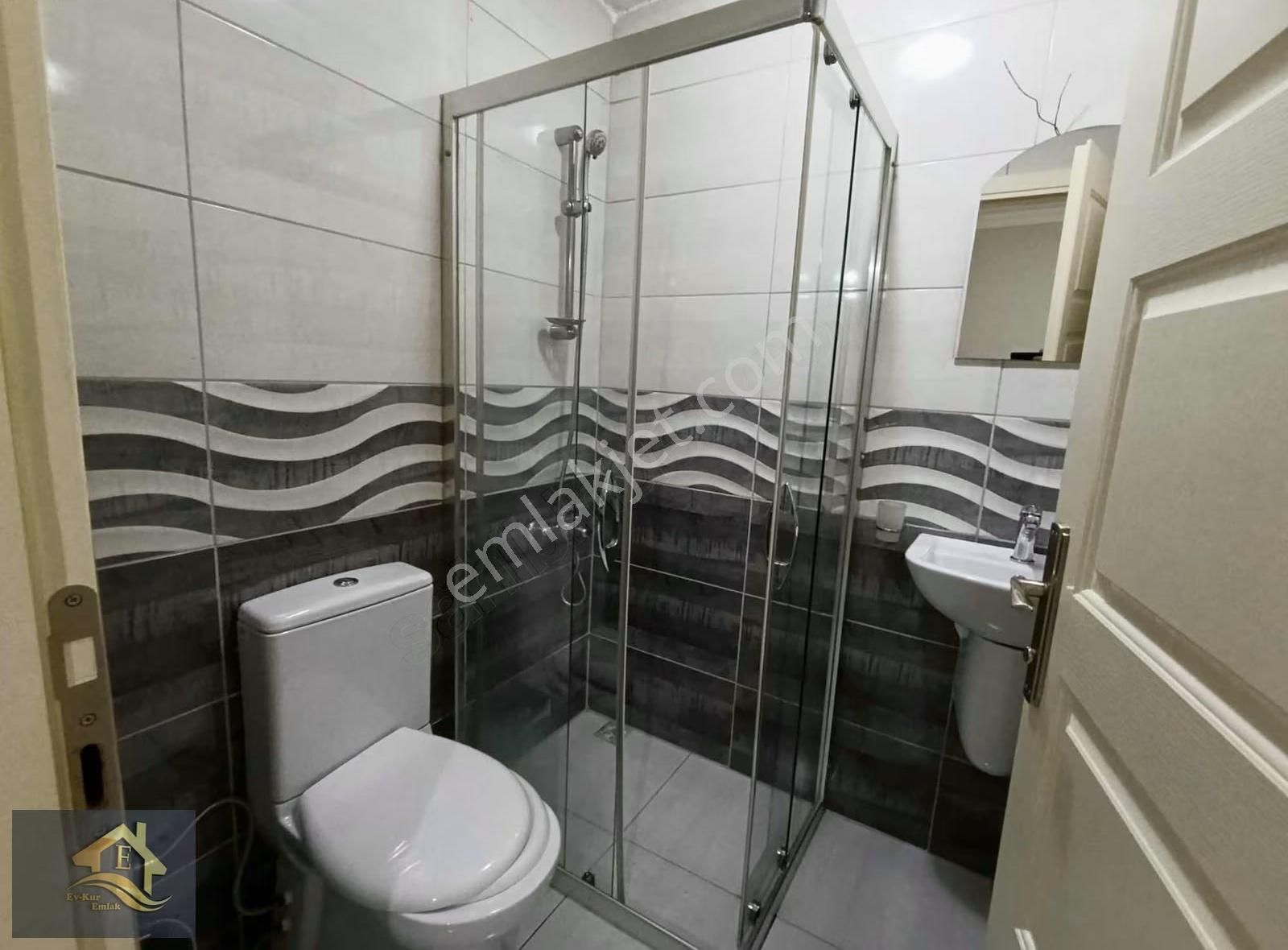 Kuşadası Davutlar'da Geniş Teras Balkonlu Satılık 2+1 Daire - Görsel 3