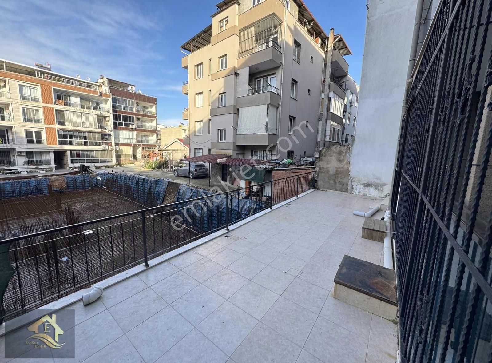 Kuşadası Davutlar'da Geniş Teras Balkonlu Satılık 2+1 Daire - Görsel 5