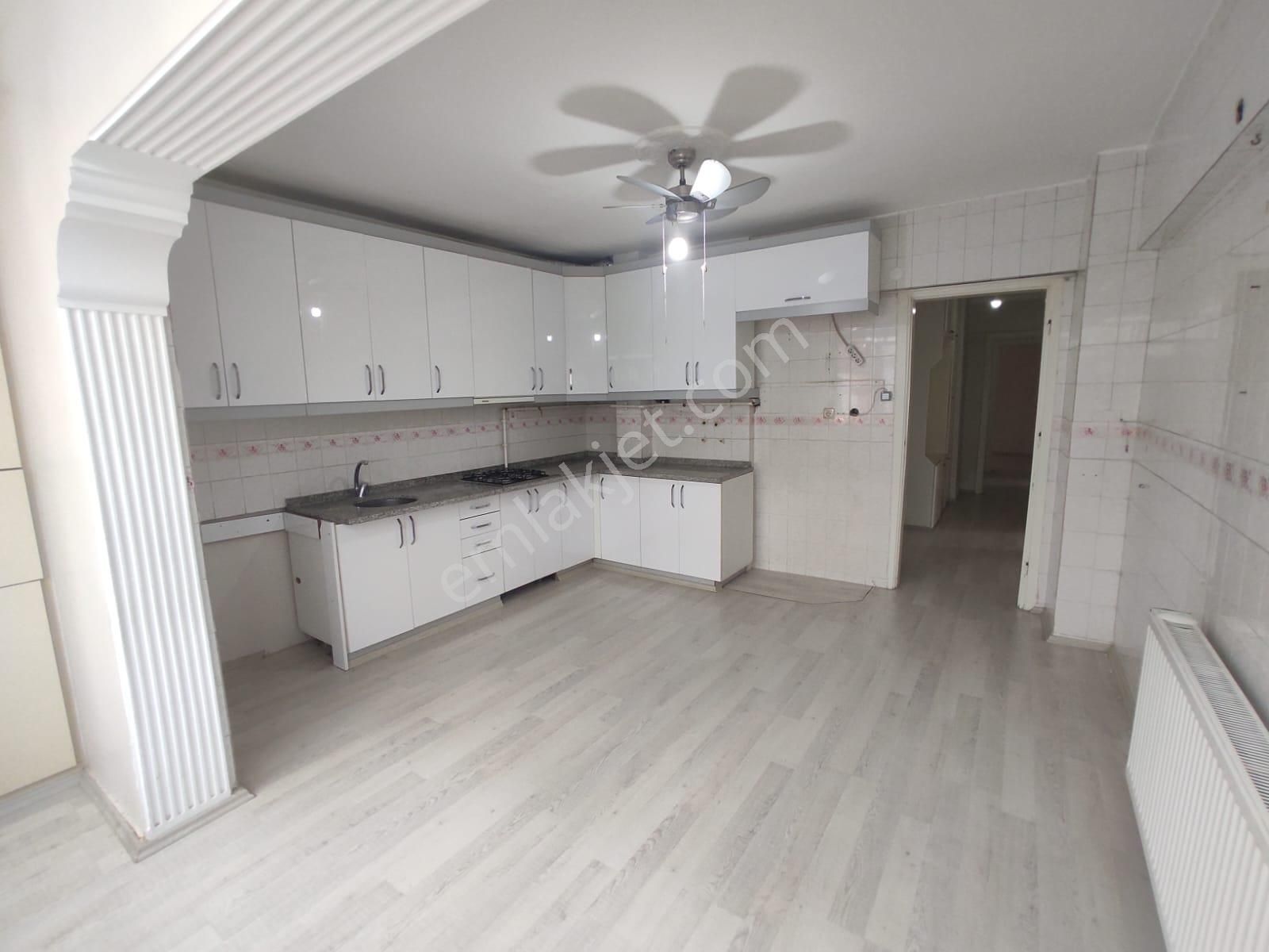 Ender Uysal Gayrimenkulden Satılık Fesleğen De 3+1 Balkonlu Çok Geniş Daire... - Görsel 8