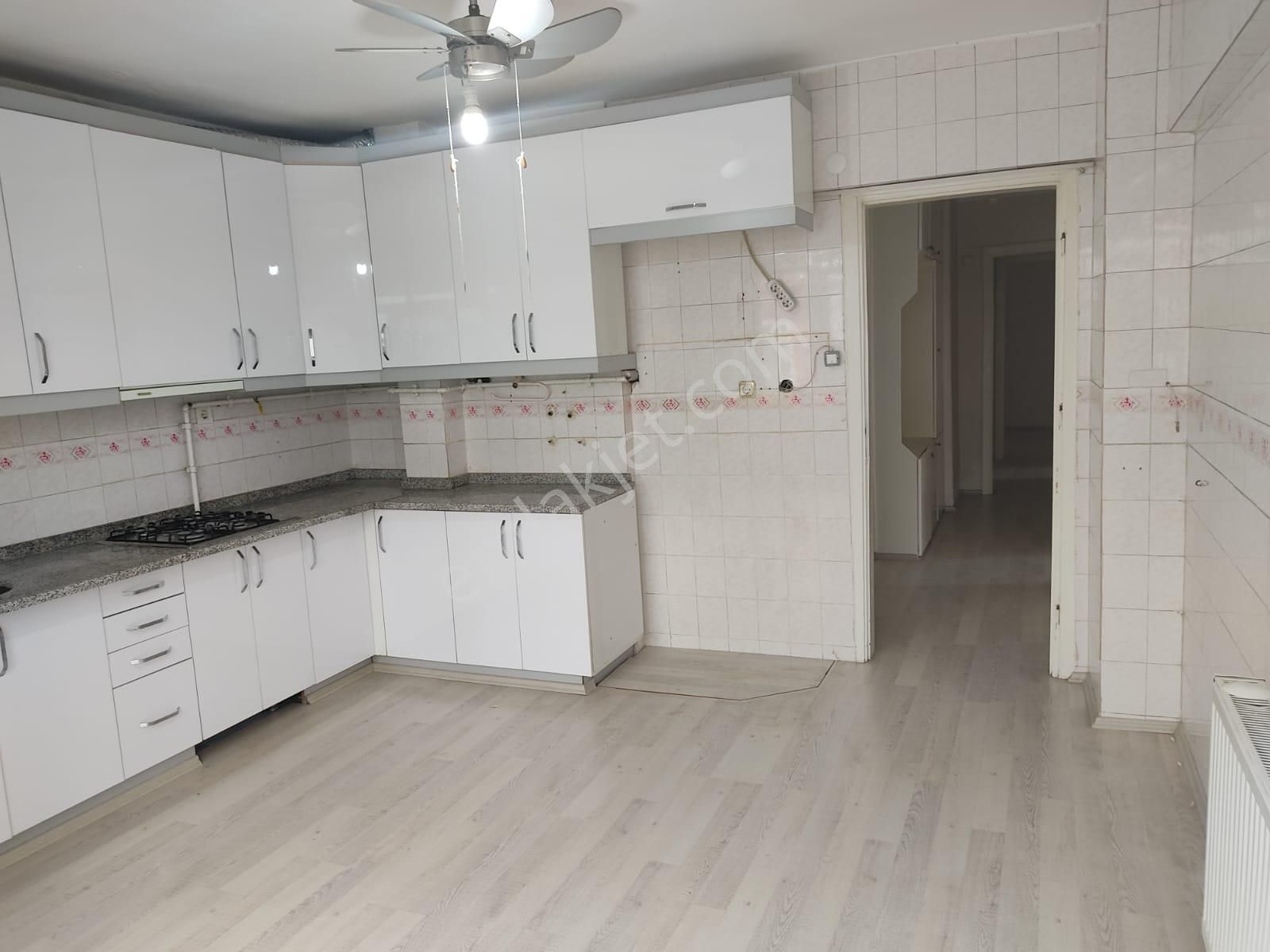 Ender Uysal Gayrimenkulden Satılık Fesleğen De 3+1 Balkonlu Çok Geniş Daire... - Görsel 2
