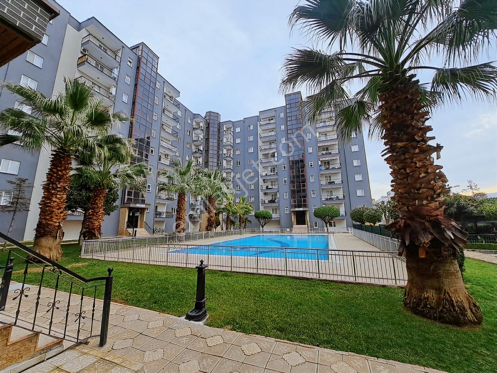 Batıkent Metro Önü Yüzüncü Yıl Havuzlu Sitede Kiralık 3+1 Daire