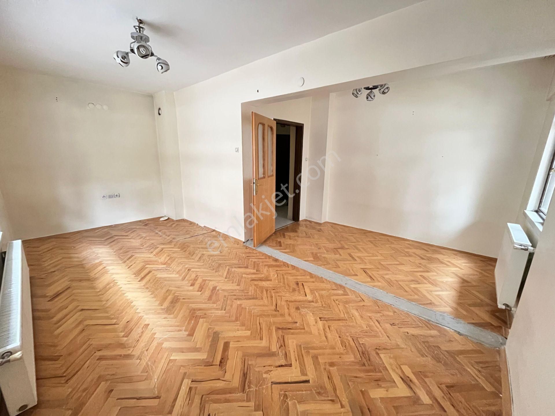 Kent'ten Bahçelerüstü Tren İstasyonu Yanı Merkezi Konum'da 2+1 Daire - Görsel 3