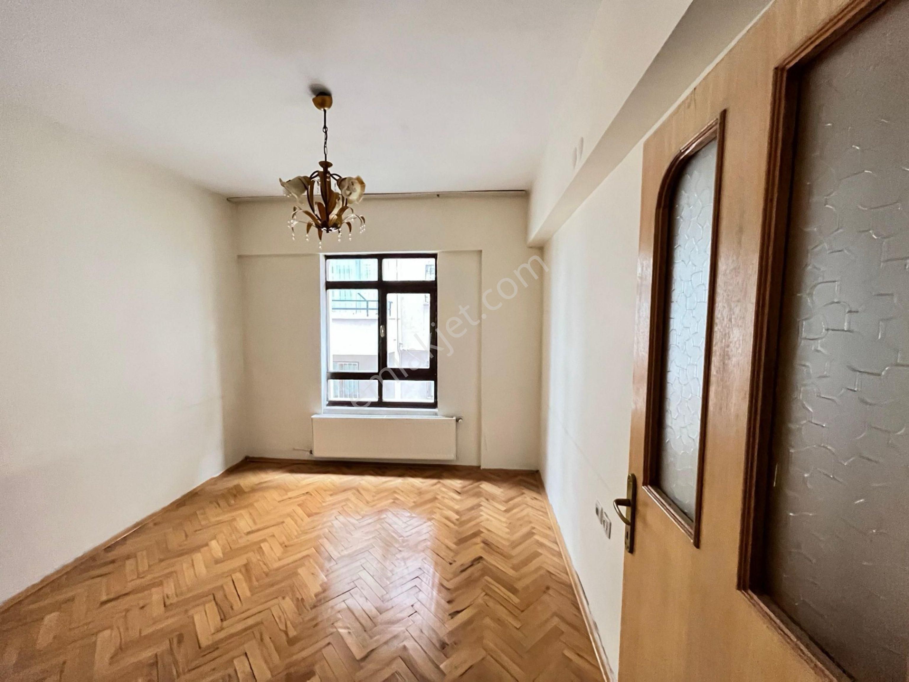 Kent'ten Bahçelerüstü Tren İstasyonu Yanı Merkezi Konum'da 2+1 Daire