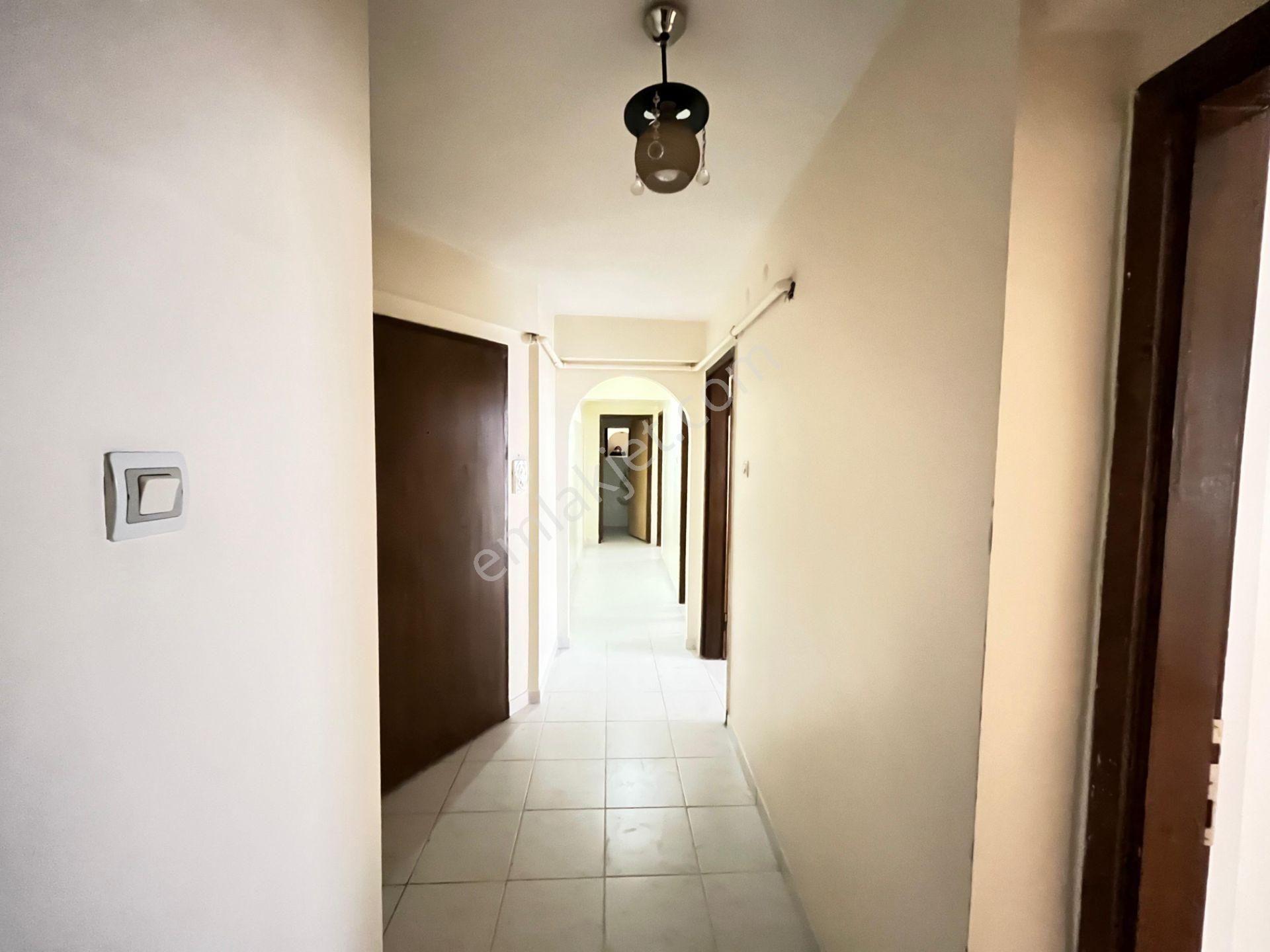 Kent'ten Bahçelerüstü Tren İstasyonu Yanı Merkezi Konum'da 2+1 Daire - Görsel 4