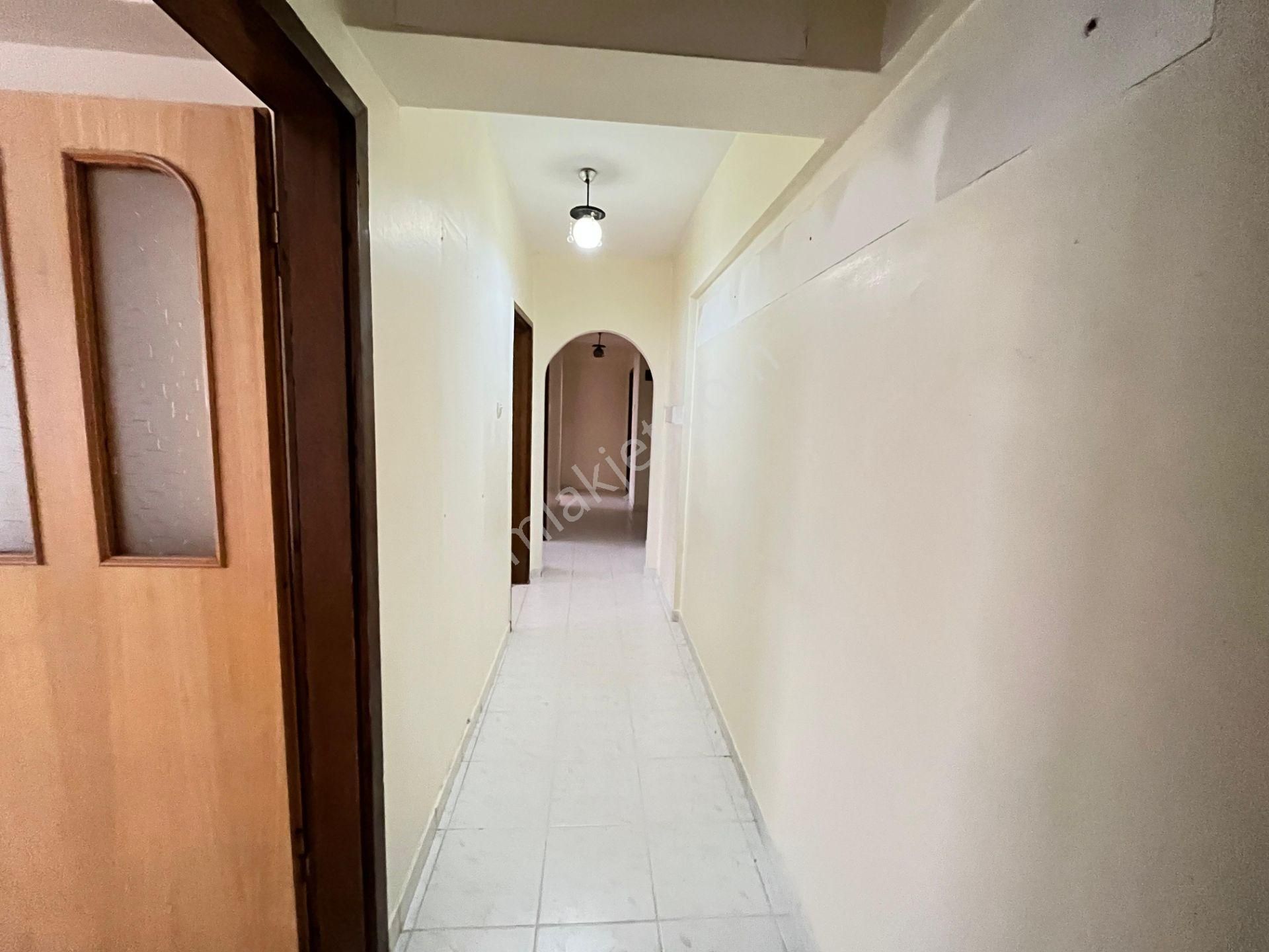 Kent'ten Bahçelerüstü Tren İstasyonu Yanı Merkezi Konum'da 2+1 Daire - Görsel 6