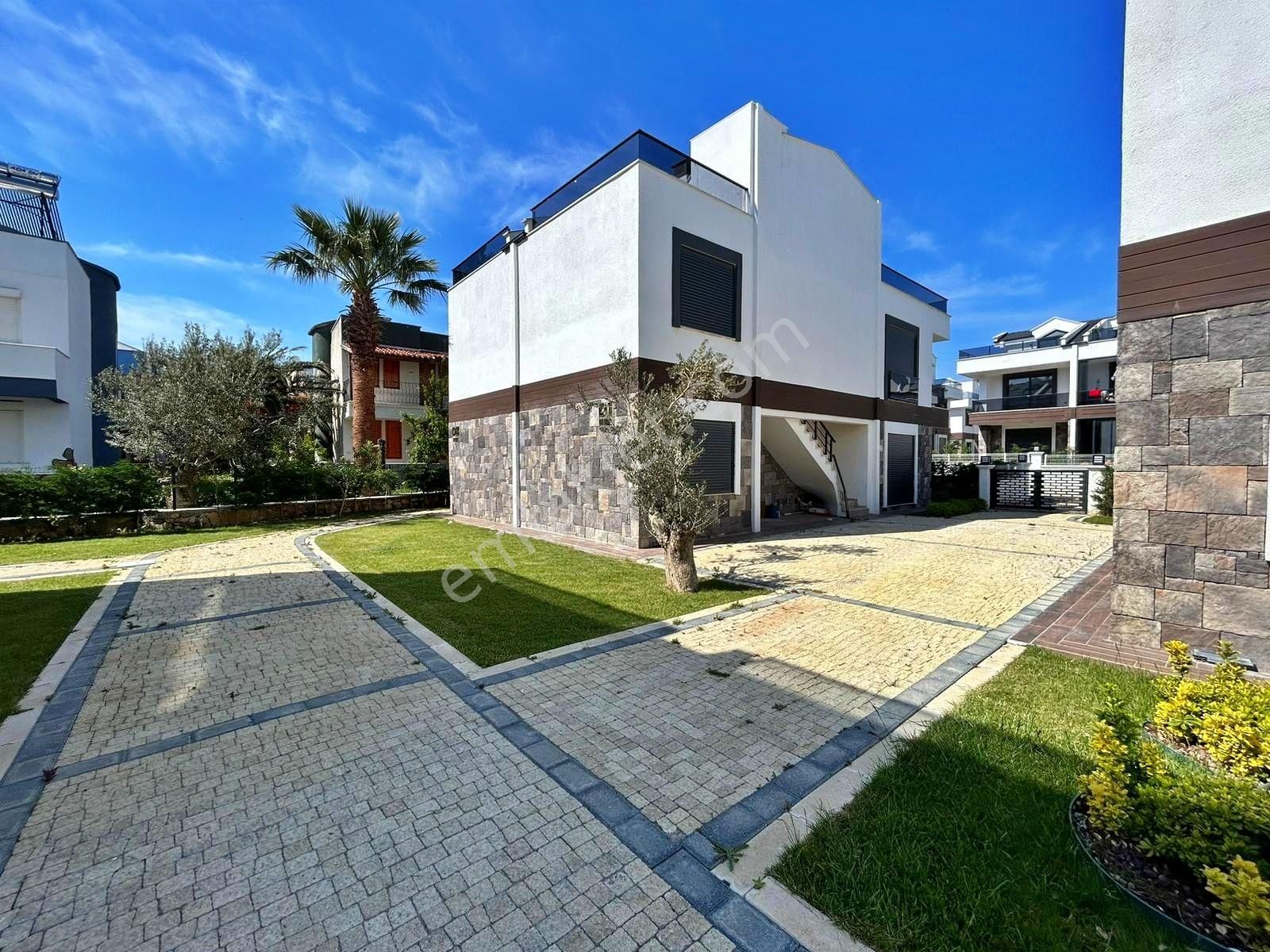 Uytundan Pelitköy'de Denize Sıfır Havuzlu Bahçeli 2+1 Lüks Daire - Görsel 23