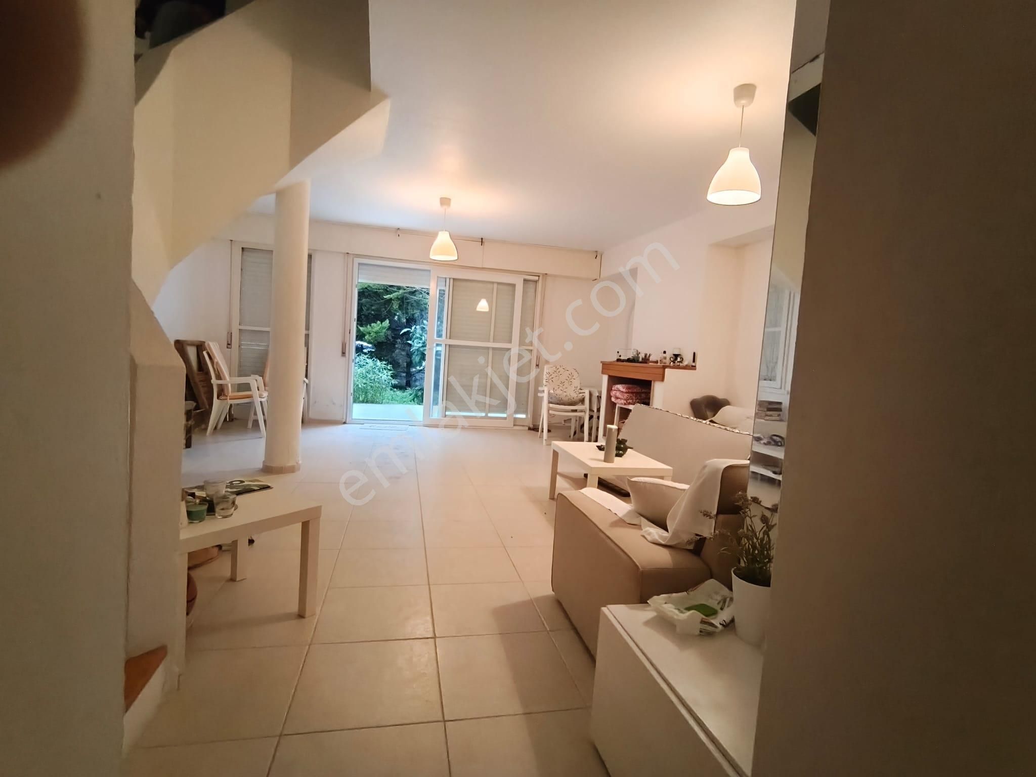 Çeşme Ilıca Plajı'na Yürüme Mesafesinde (600m),bahçeli 3+1 Villa - Görsel 5