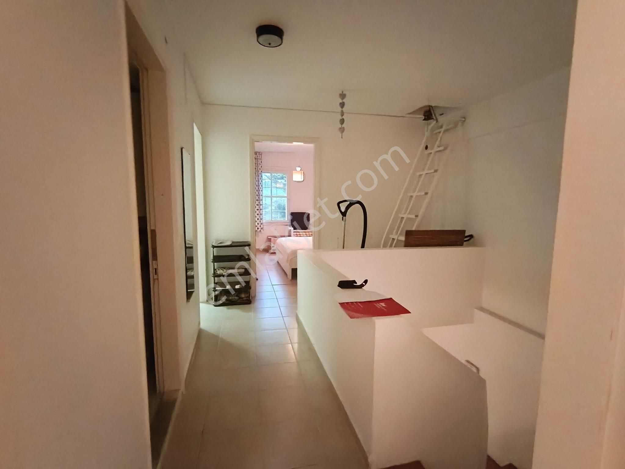 Çeşme Ilıca Plajı'na Yürüme Mesafesinde (600m),bahçeli 3+1 Villa - Görsel 16