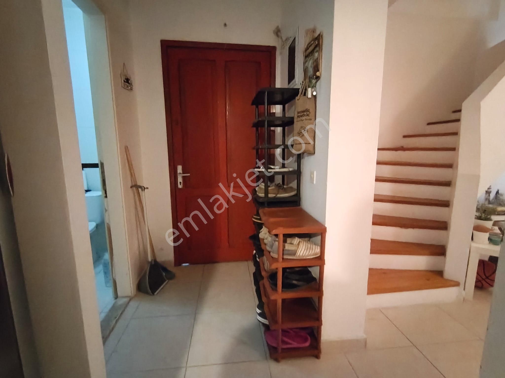 Çeşme Ilıca Plajı'na Yürüme Mesafesinde (600m),bahçeli 3+1 Villa - Görsel 4