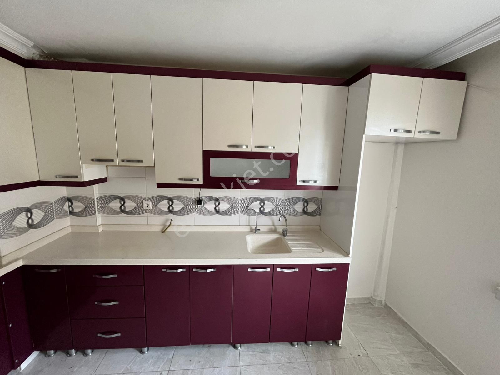 Es-as'tan Akşemsettin Mahallesinde 3+1 Katta Geniş Fırsat Daire