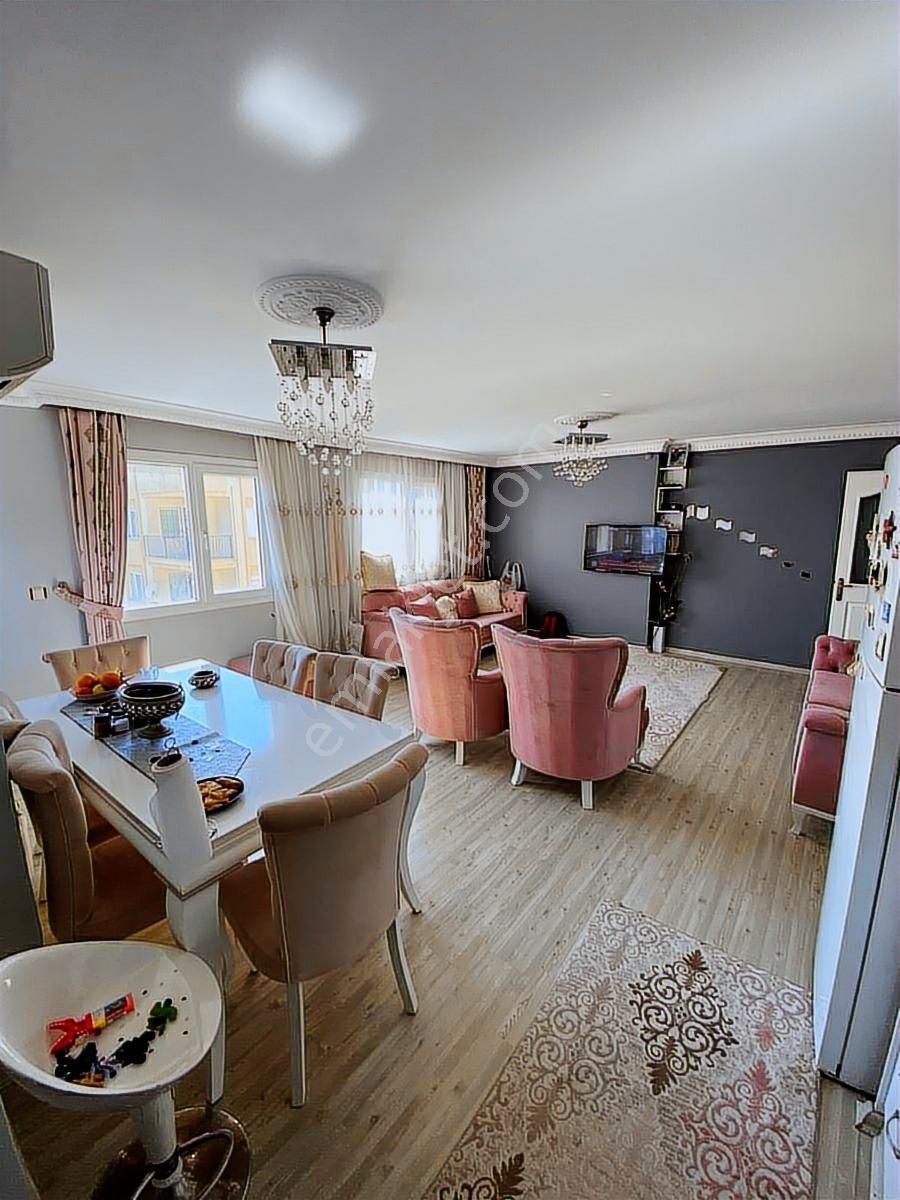 Kuşadası Merkezde 2+1 Geniş Masrafsız Daire - Görsel 4