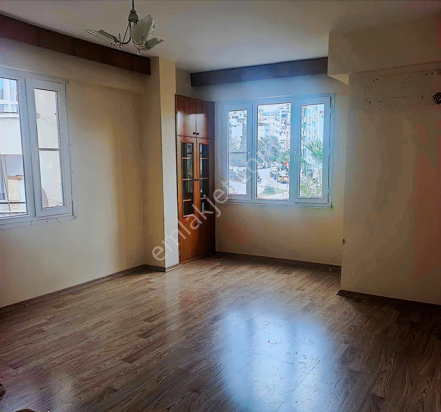 Kuşadası Tam Merkezde Ara Kat 2+1 Ferah Önü Açık Satılık Daire - Görsel 7