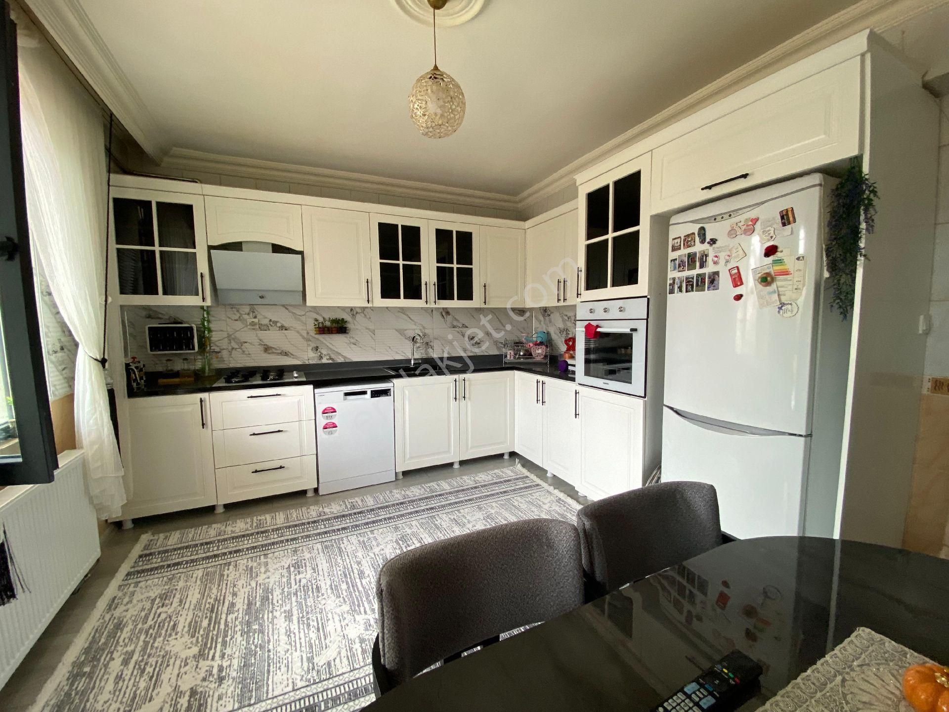 Forum Avm Arkasında 4+1 Büyüklüğünde 3+1 Bakımlı Daire