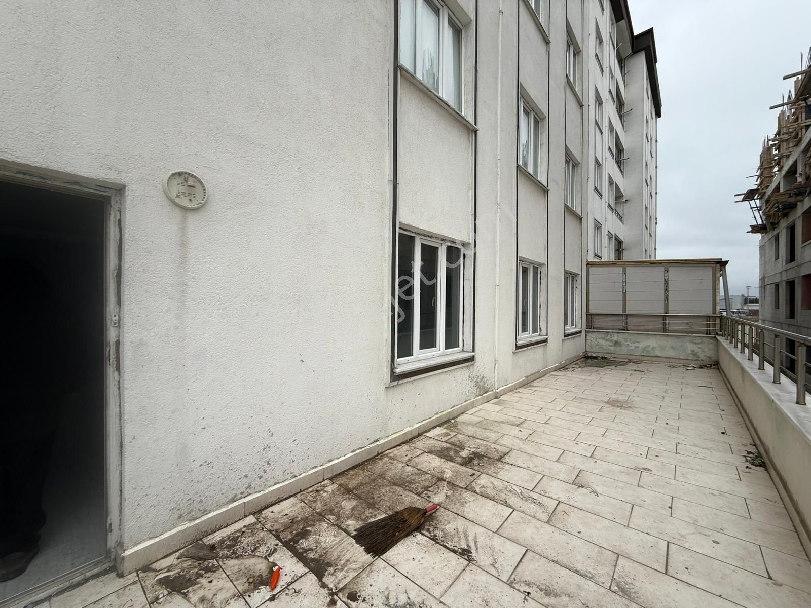 Akyüz Gayrimenkul Den; Ataturk Mah De Iskanlı Kombılı,teras Balkonlu Satılık 3+1 Daire - Görsel 5