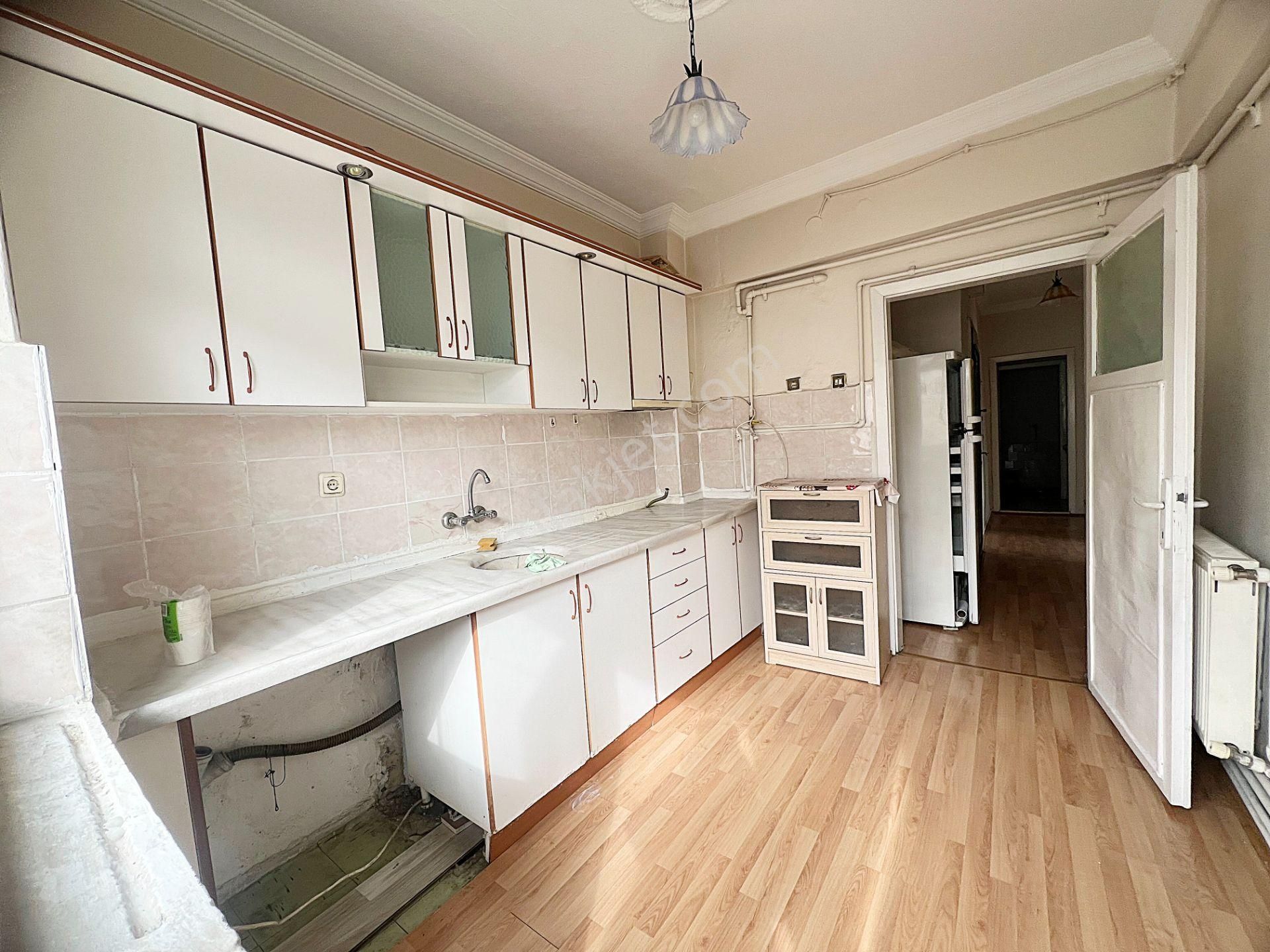 Demetgülde Metro Ve Bağdat Cadde Yakını 7.kat Asansörlü İskanlı