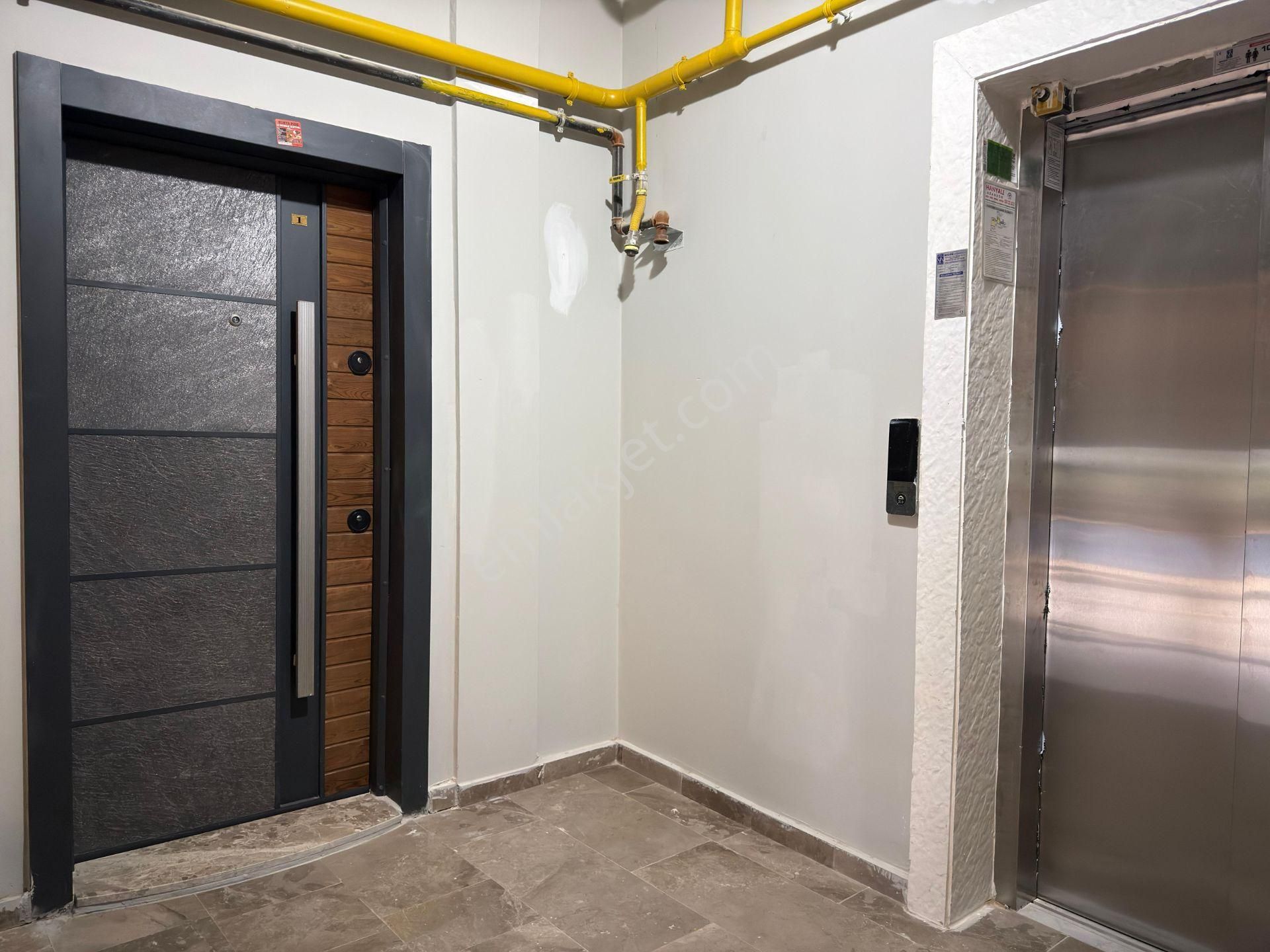 Cengiz Topel Mahallesi Site İçi 4+1 160 M2 5 Katlının Zemin Katı Sıfır Full - Görsel 18