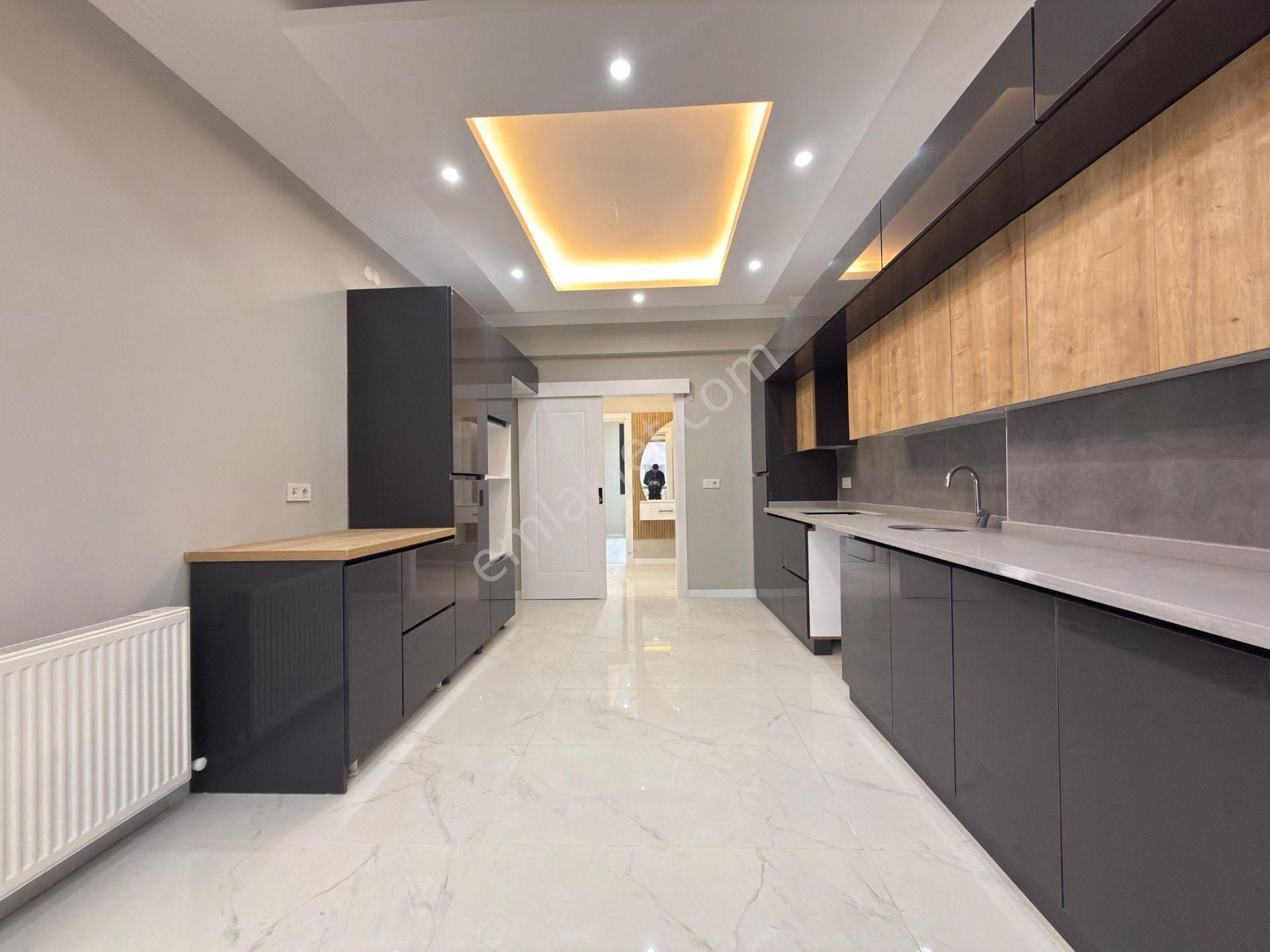 Cengiz Topel Mahallesi Site İçi 4+1 160 M2 5 Katlının Zemin Katı Sıfır Full - Görsel 3