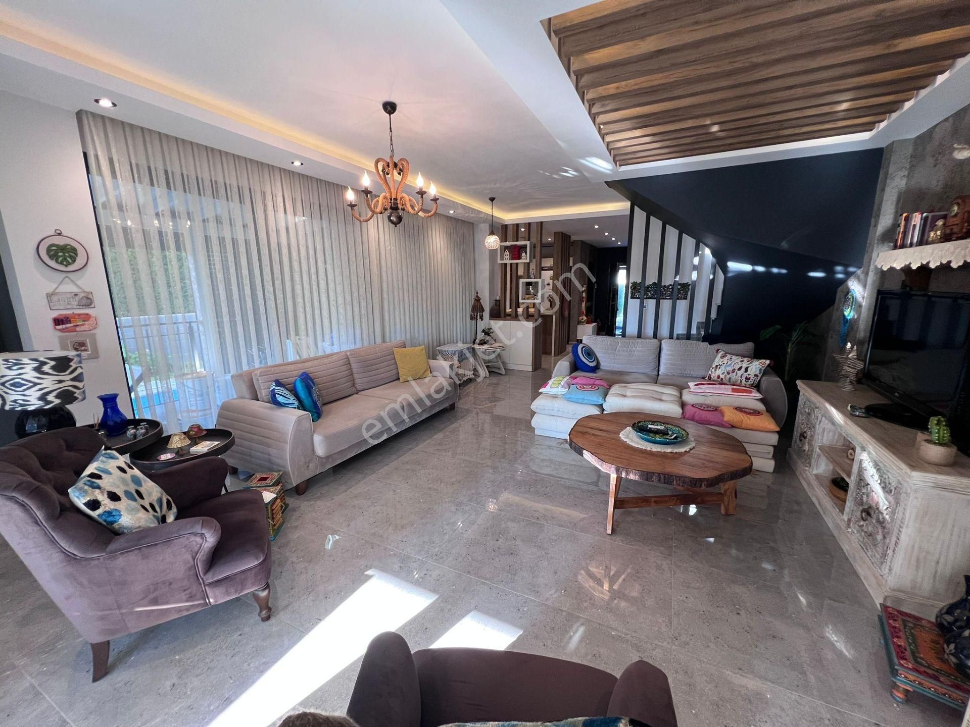 Kusadası'nda 500m2 Arsa İçinde Özel Havuzlu Doğalgalı 4 Oda 4 Banyolu Lux Villa - Görsel 20