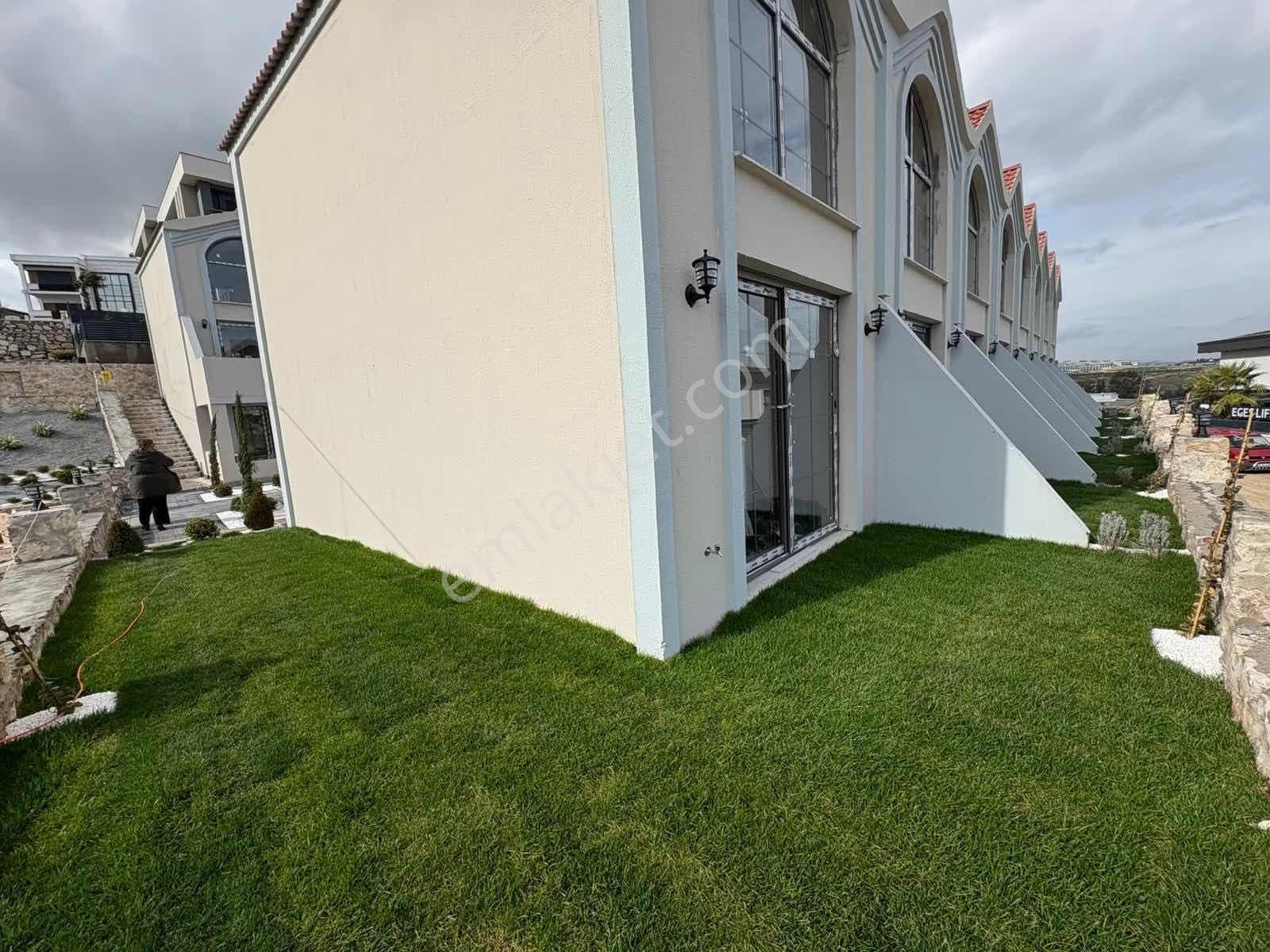 İzmir Menemen Villakent'te Havuzlu Site İçerisinde Satılık Villa