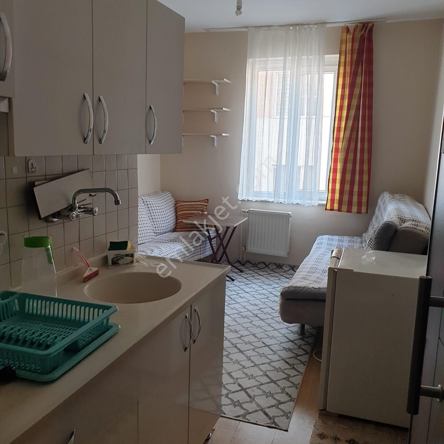 Çarşı Merkezinde Eşyalı Arakat Merkezi Isınma 1+1 Kiralık Daire