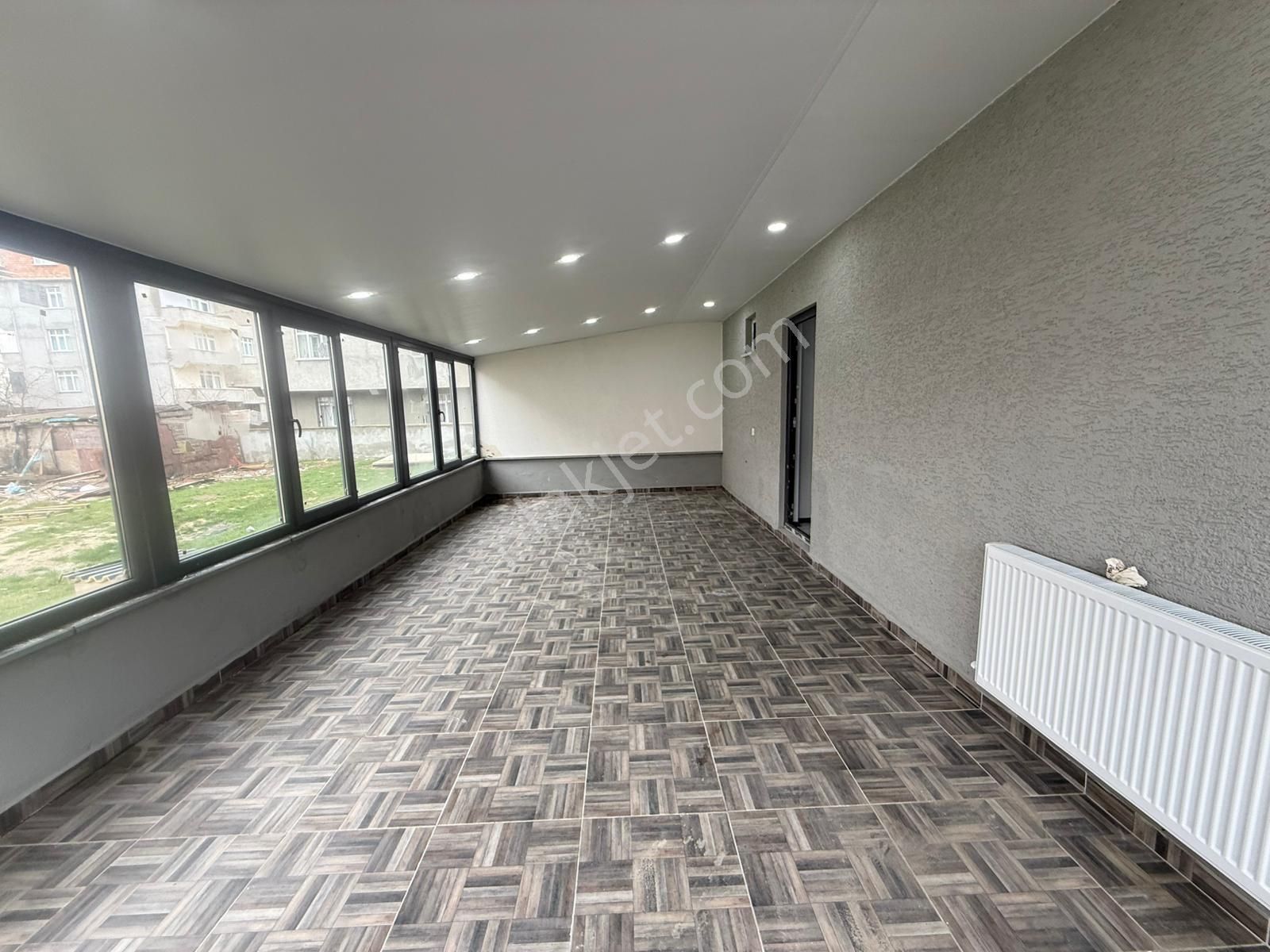 Akyüz Gayrimenkul Den; Gultepe Mah De Iskanlı Kombılı Satılık 2+0 Teras Balkonlu Daire - Görsel 2