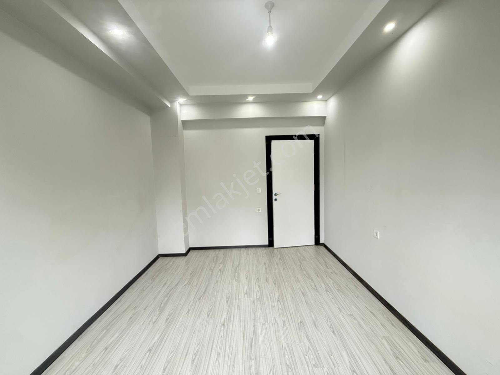 Akyüz Gayrimenkul Den; Gultepe Mah De Iskanlı Kombılı Satılık 2+0 Teras Balkonlu Daire - Görsel 18