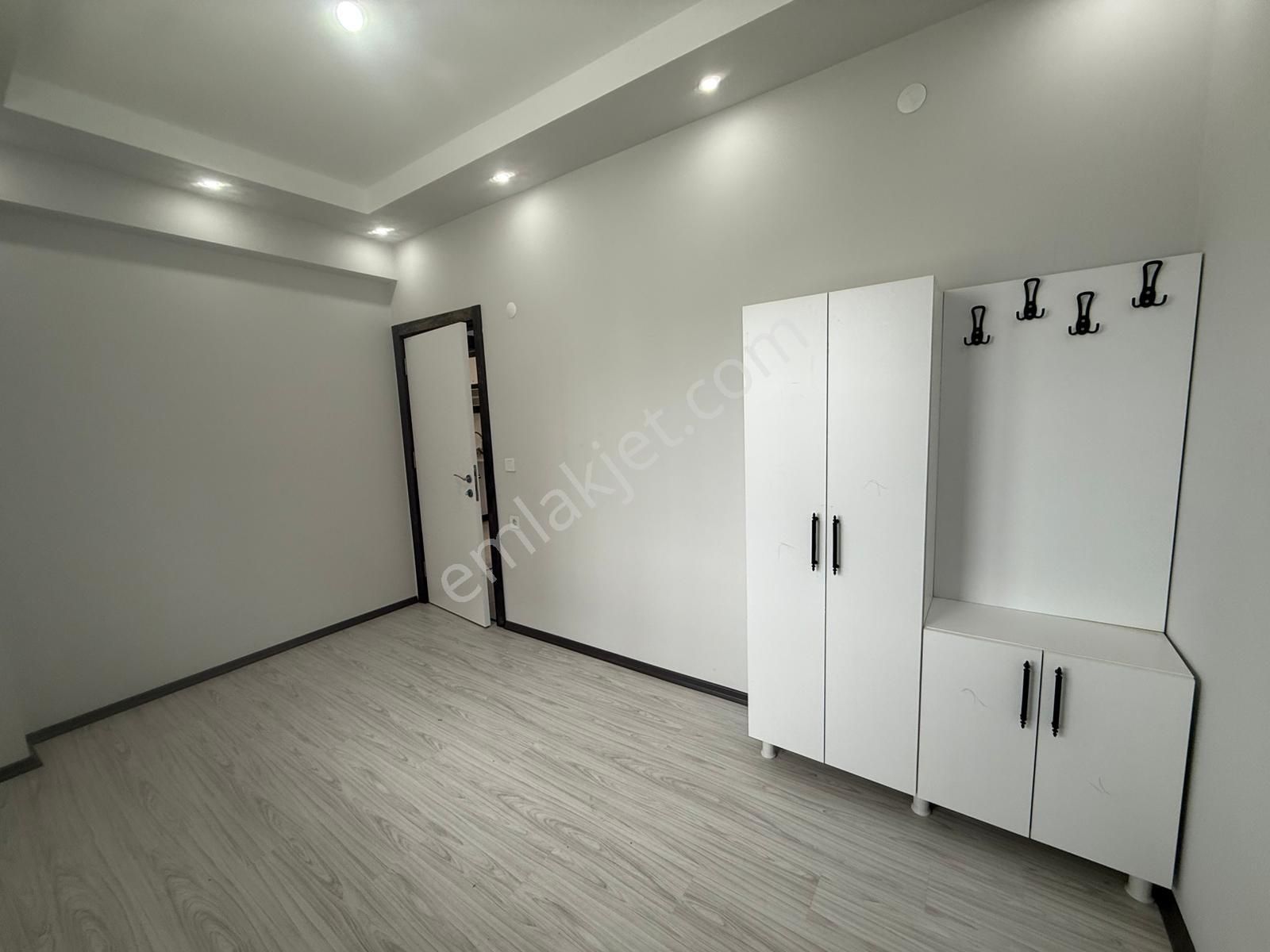 Akyüz Gayrimenkul Den; Gultepe Mah De Iskanlı Kombılı Satılık 2+0 Teras Balkonlu Daire - Görsel 11