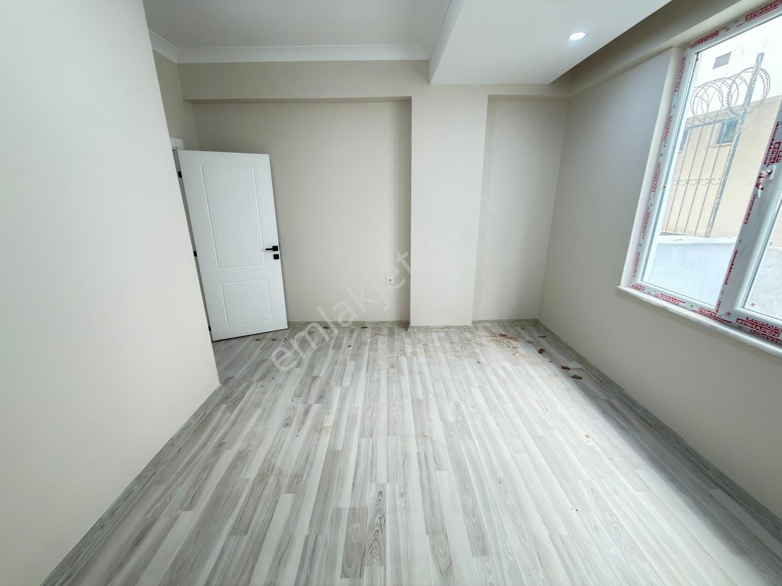 Sefaköy Tevfikbey Mah. 2+1 Satılık Sıfır 1.kat Gibi Daire - Görsel 18