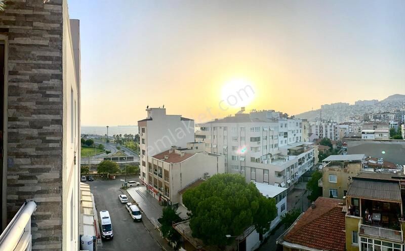 Smyrna Meydanına Yürüme Mesafesinde Eşyalı Kiralık