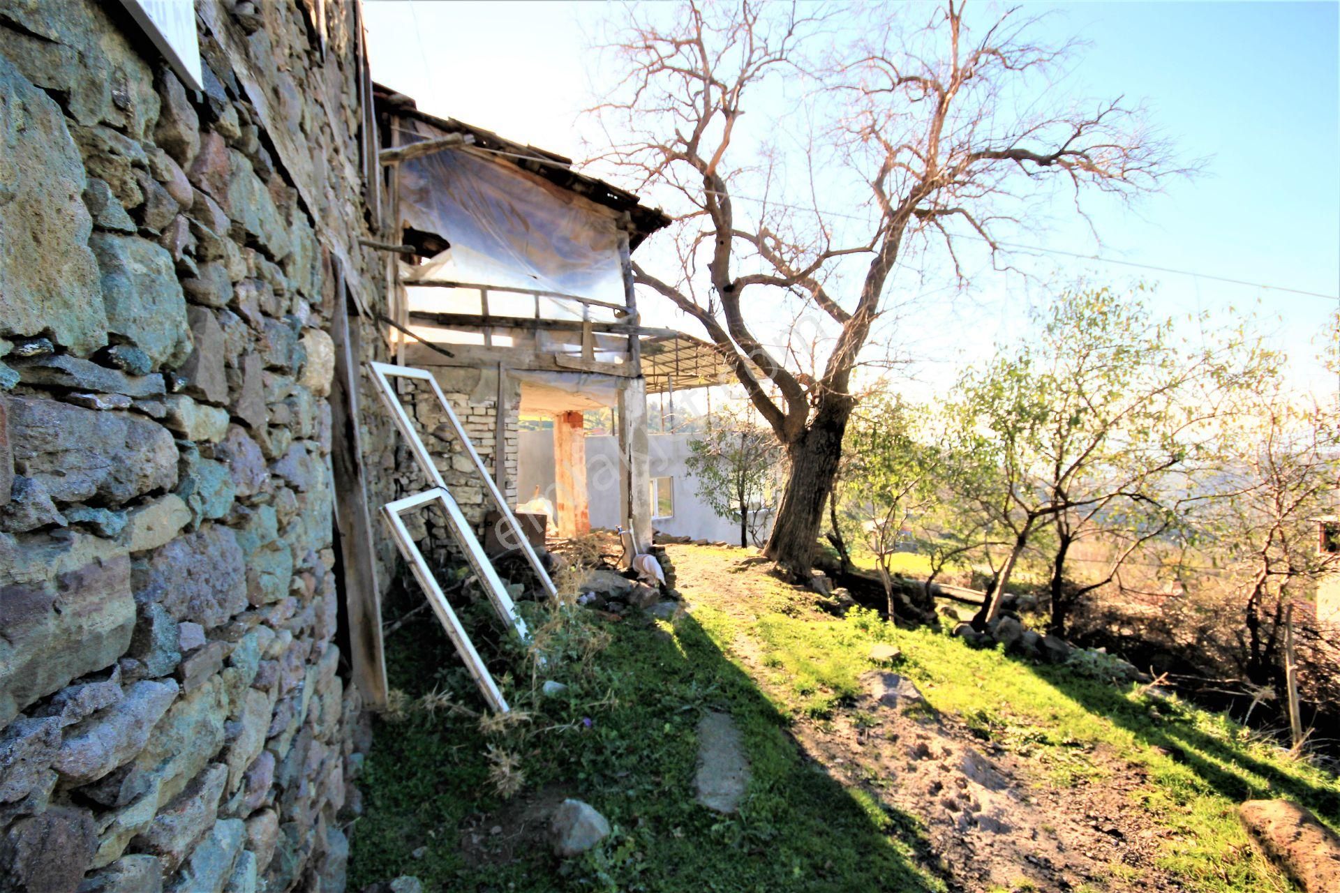Aktif'ten Burhaniye Kuyucak Köyünde Kaçırılmayacak Satılık Taş Ev