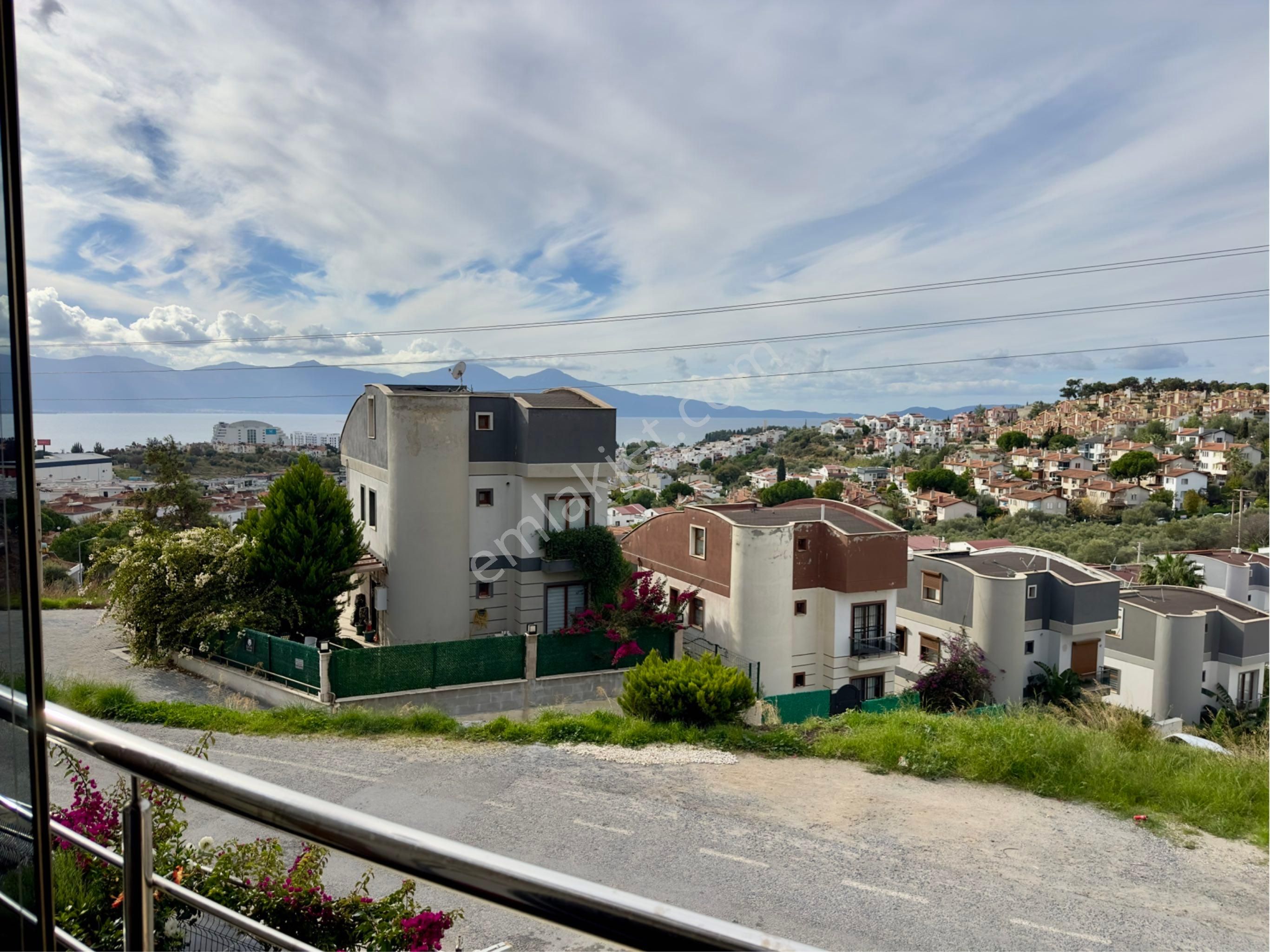 Kuşadası Kadınlar Denizinde Deniz Manzaralı 1+1 Daire - Görsel 3