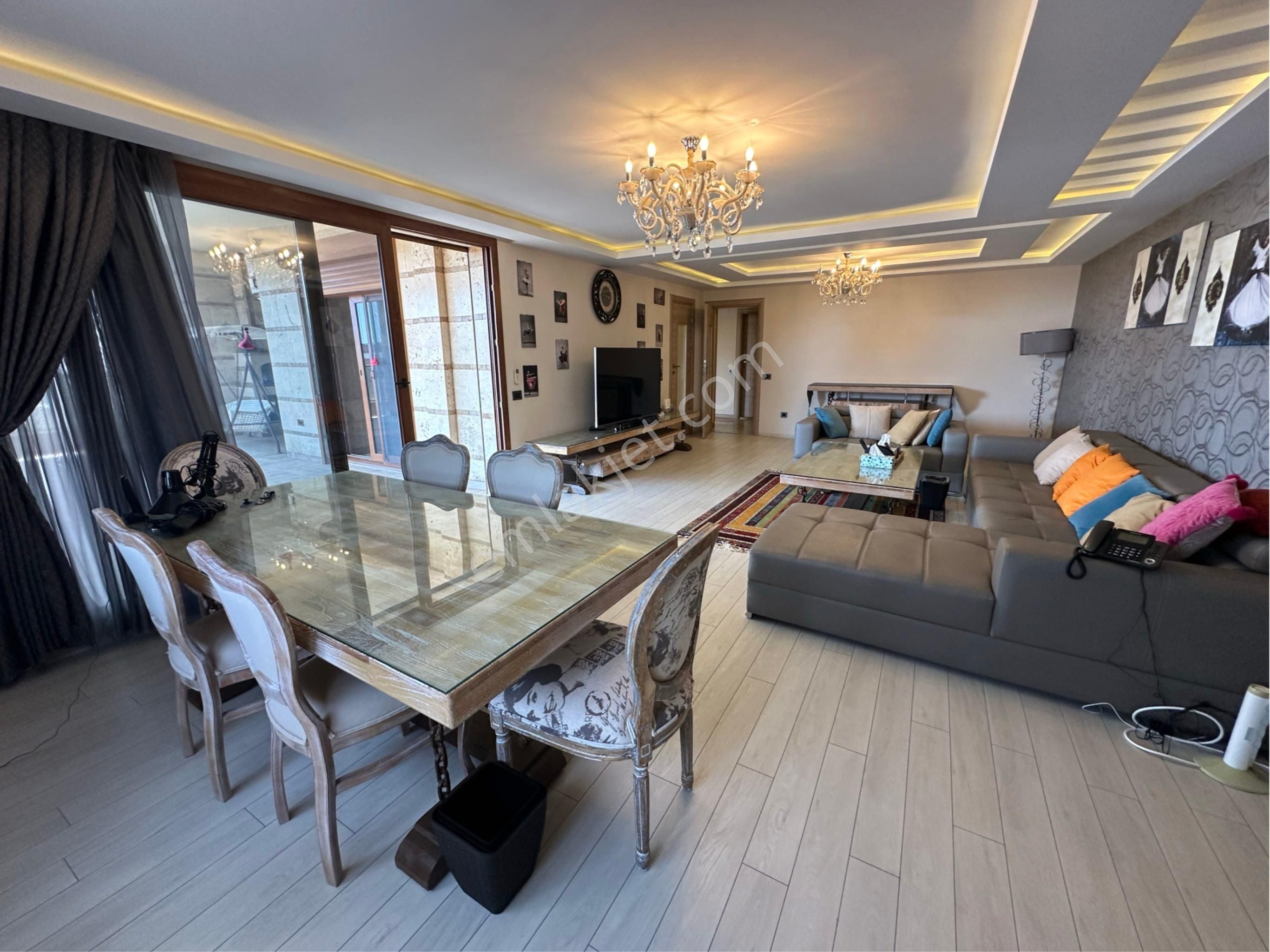 Kuşadası Trend Royal Sitesinde Satılık 3+1 Daire - Görsel 10