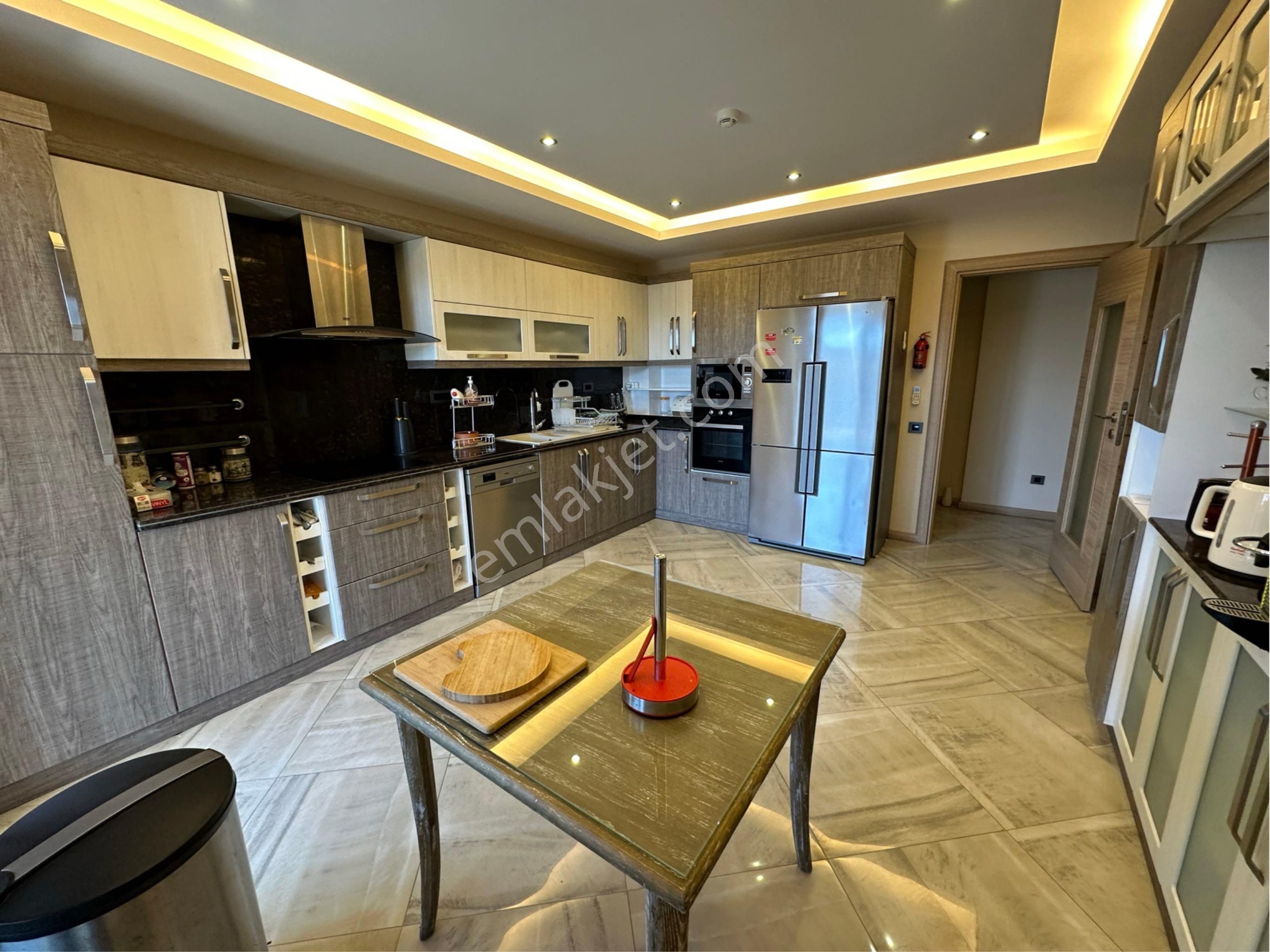 Kuşadası Trend Royal Sitesinde Satılık 3+1 Daire - Görsel 14