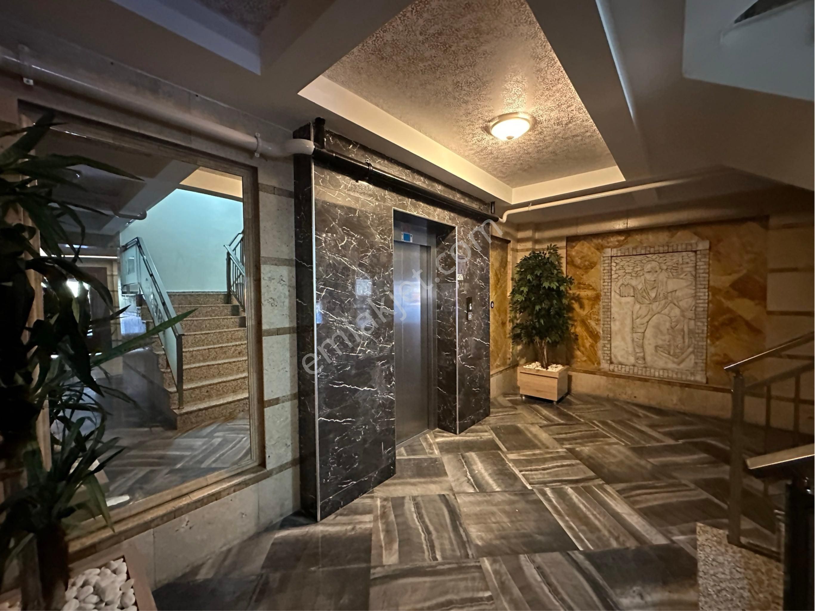 Kuşadası Trend Royal Sitesinde Satılık 3+1 Daire - Görsel 3