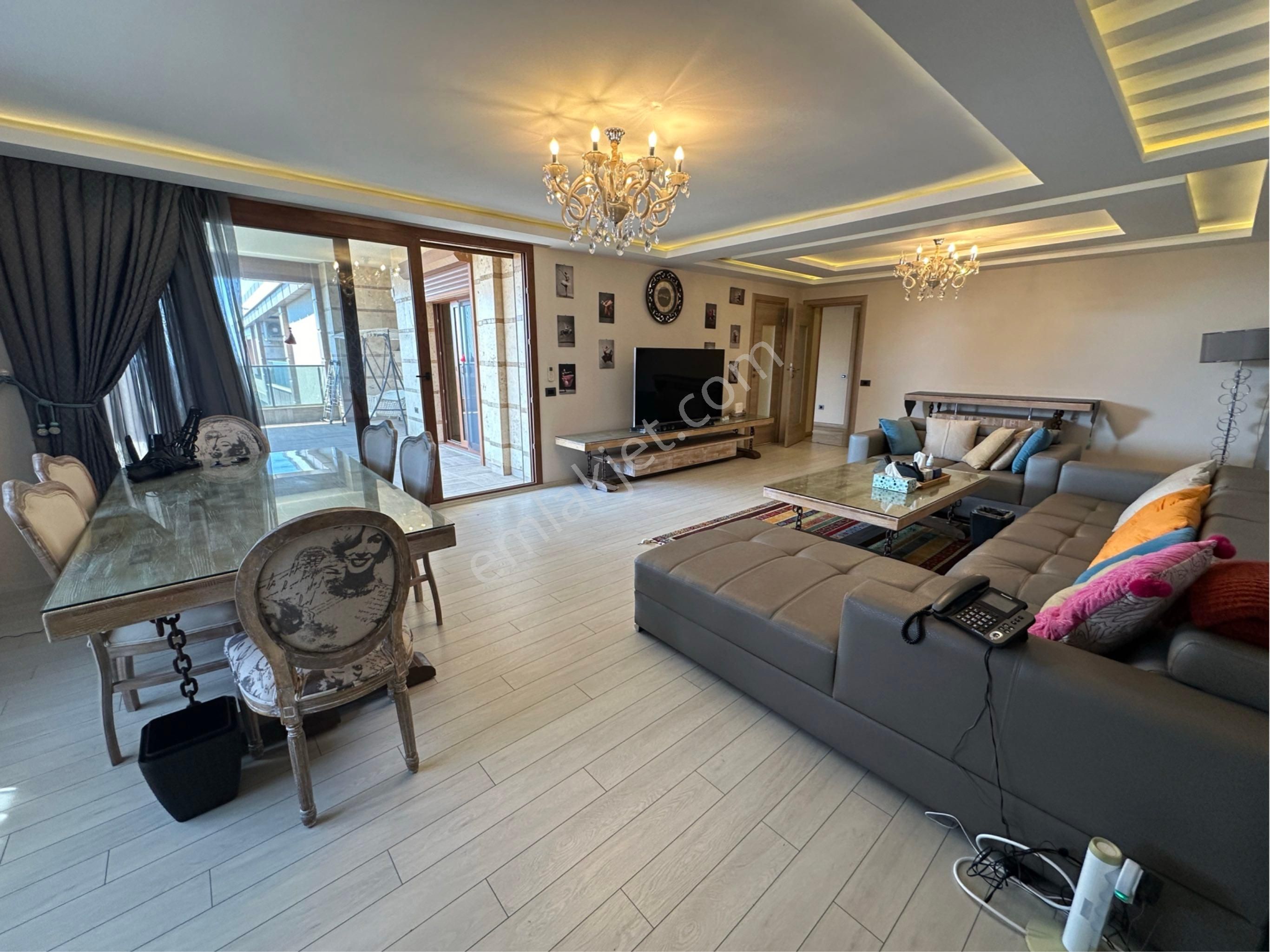 Kuşadası Trend Royal Sitesinde Satılık 3+1 Daire - Görsel 9