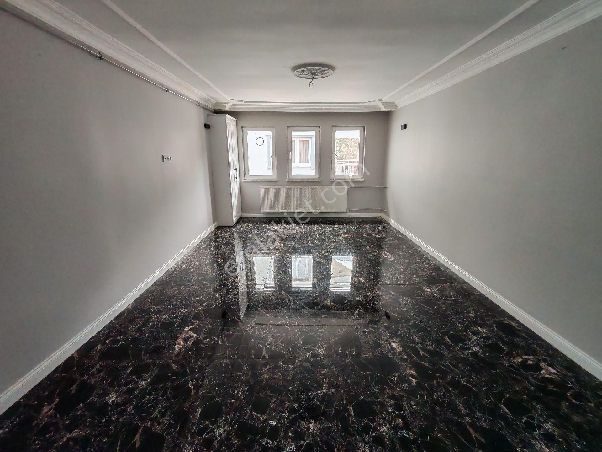 Barış Gayrimenkul'den Umurbey'de 2+1 Yeni Renovasyonlu Daire.