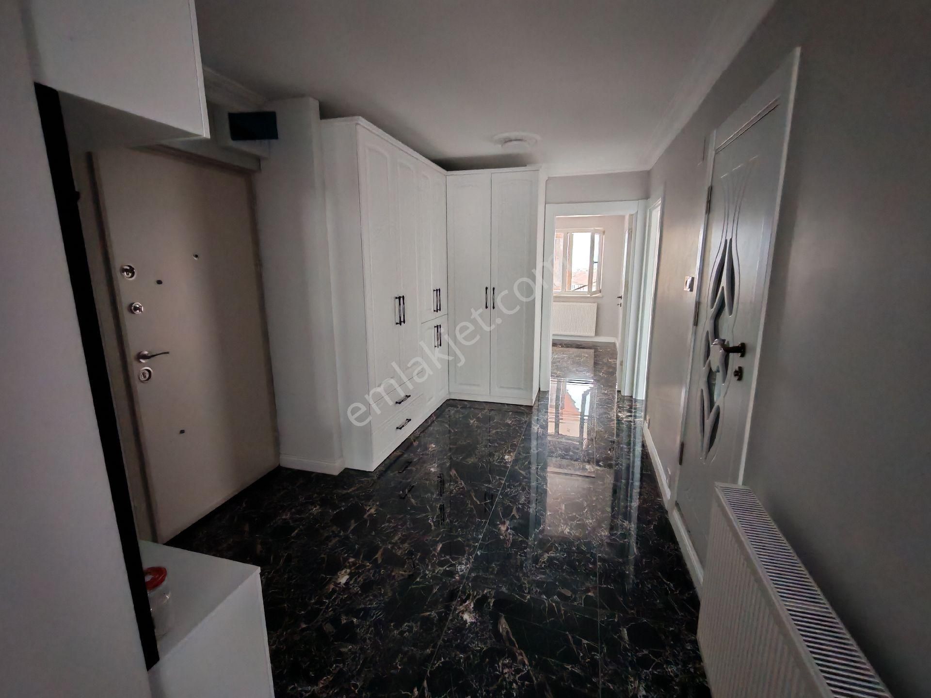 Barış Gayrimenkul'den Umurbey'de 2+1 Yeni Renovasyonlu Daire. - Görsel 12