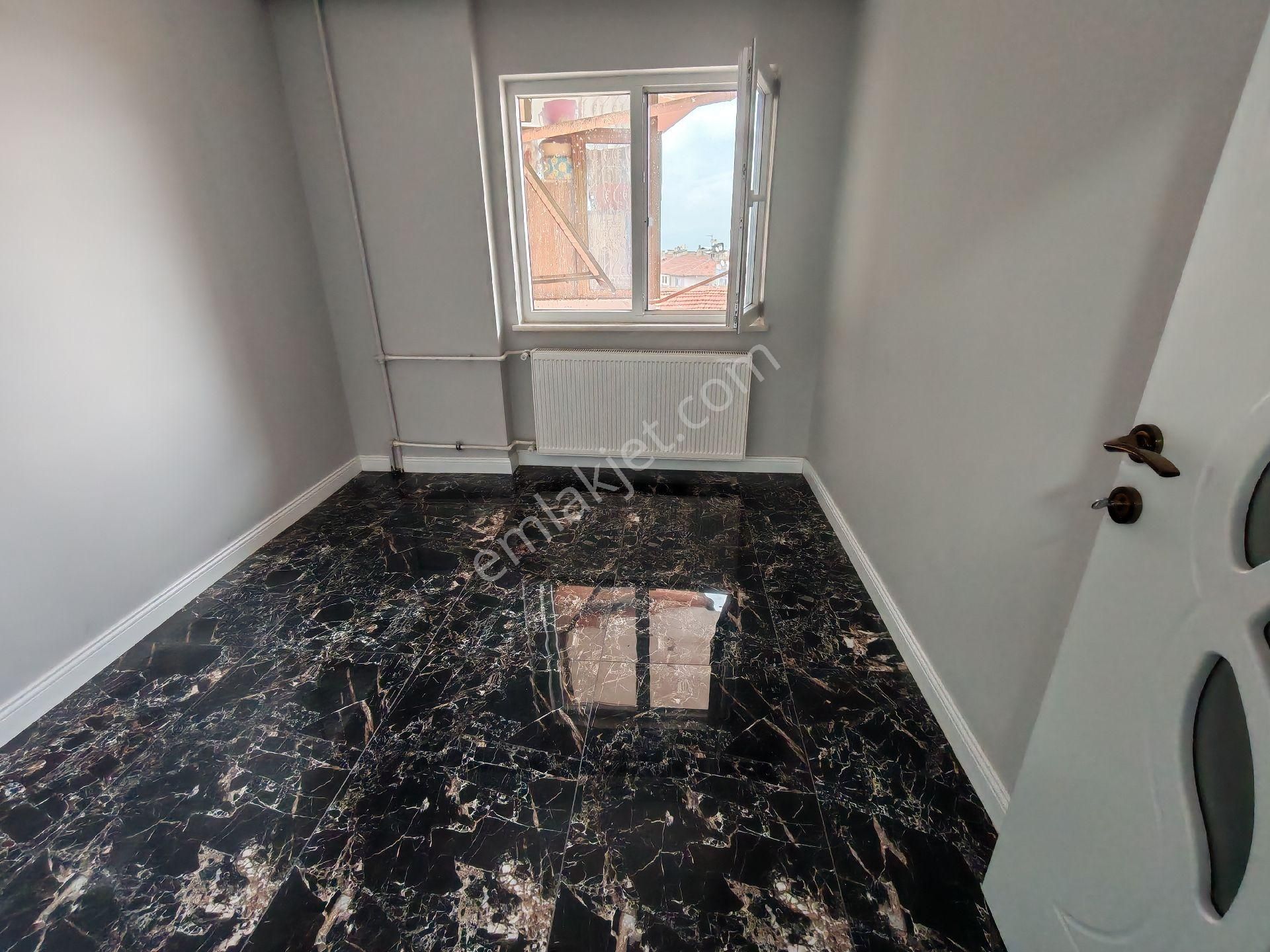 Barış Gayrimenkul'den Umurbey'de 2+1 Yeni Renovasyonlu Daire. - Görsel 6