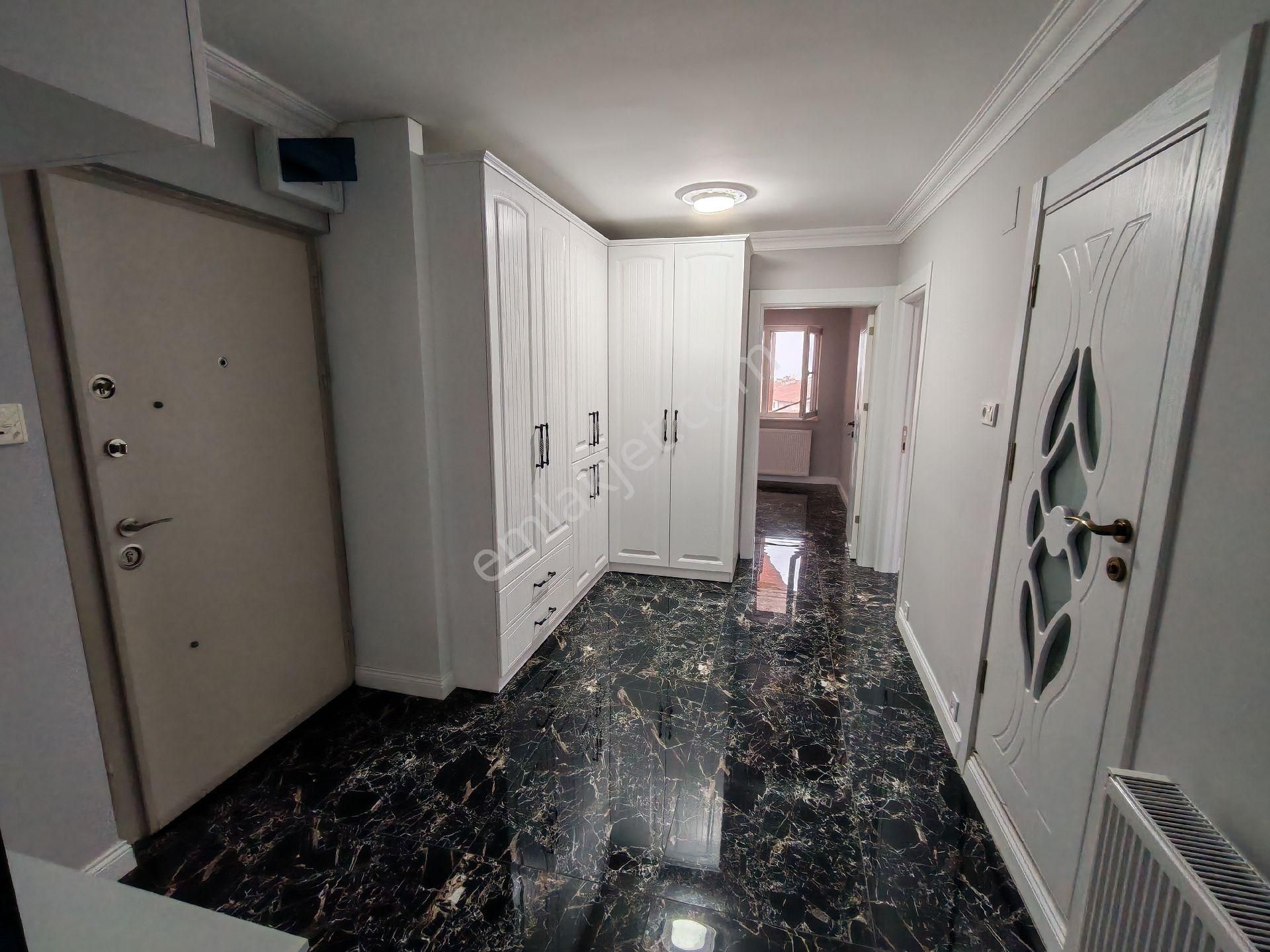 Barış Gayrimenkul'den Umurbey'de 2+1 Yeni Renovasyonlu Daire. - Görsel 9