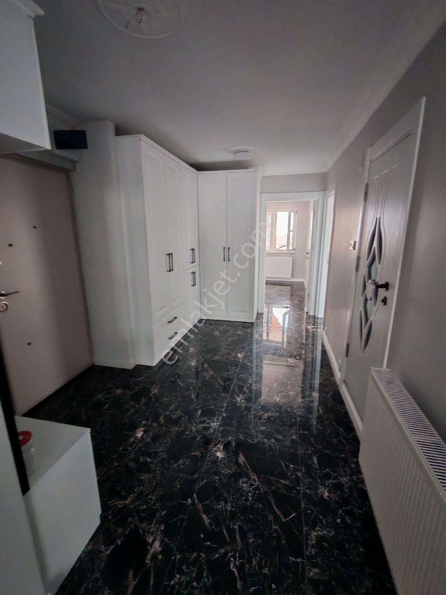 Barış Gayrimenkul'den Umurbey'de 2+1 Yeni Renovasyonlu Daire. - Görsel 13