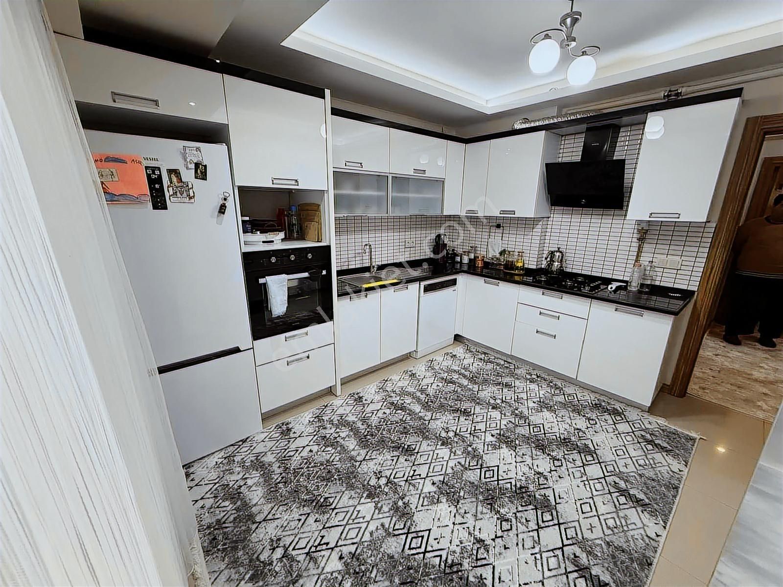 Özmert Ten 2+1 100 M2 Ebeveyn Banyolu Genç Binada Kiralık Daire - Görsel 27