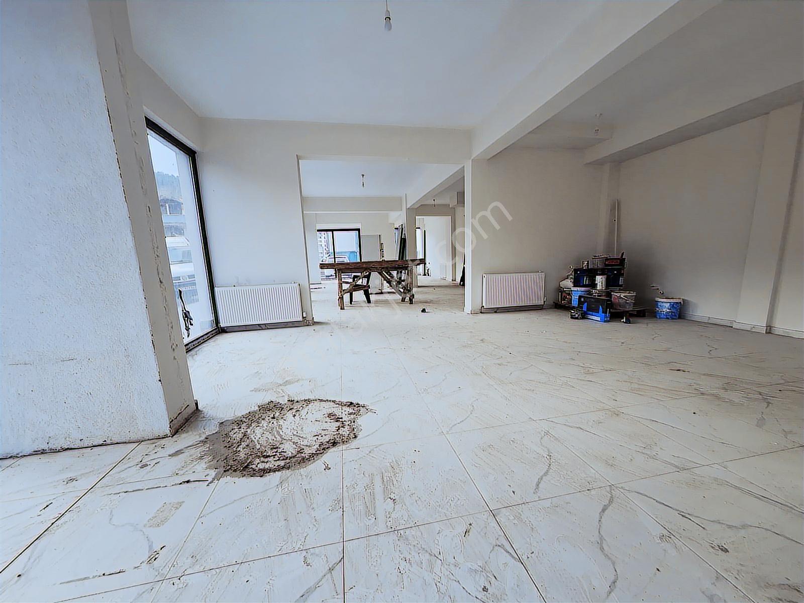 Küçükali'de Kiralık Dükkan - Görsel 9