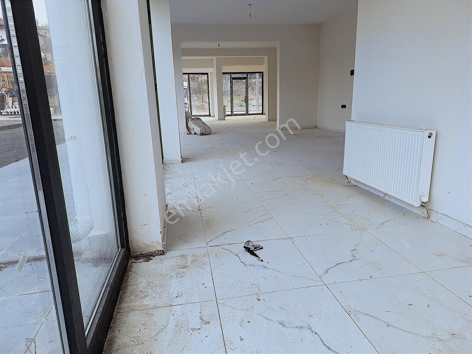 Küçükali'de Kiralık Dükkan - Görsel 13