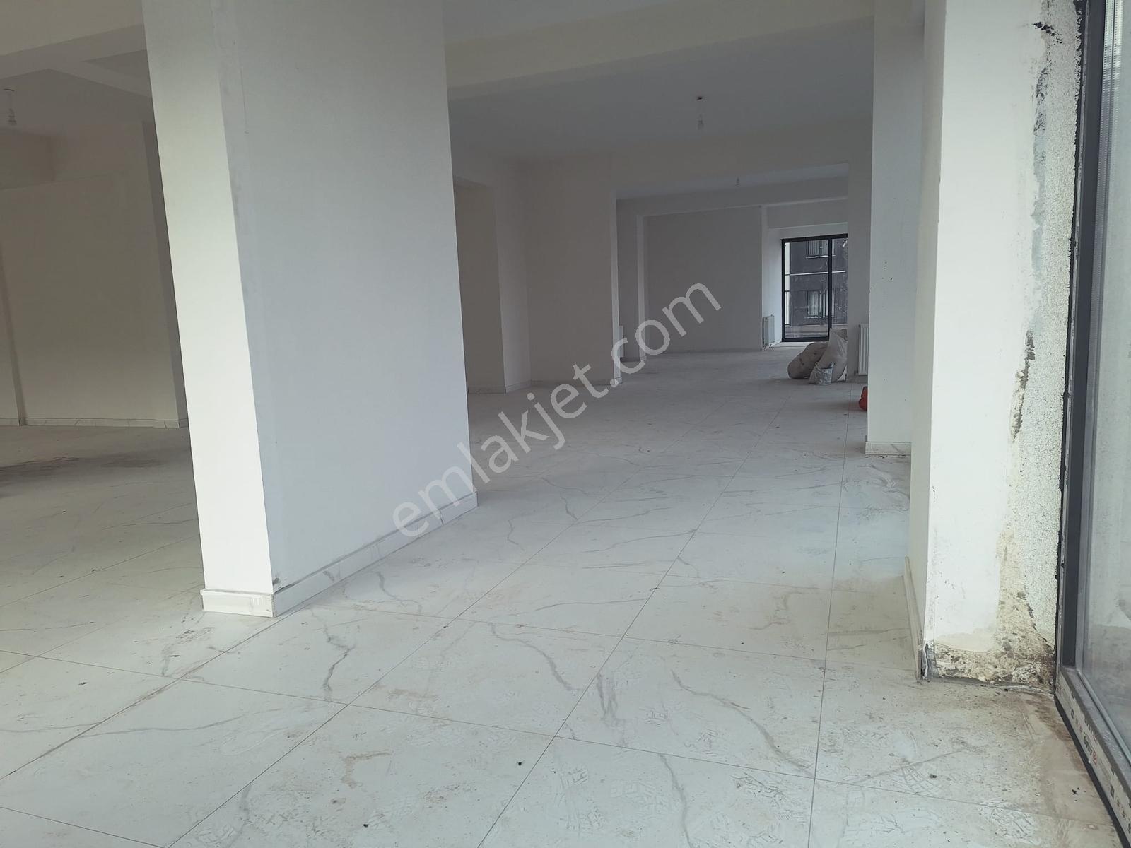 Küçükali'de Kiralık Dükkan - Görsel 12